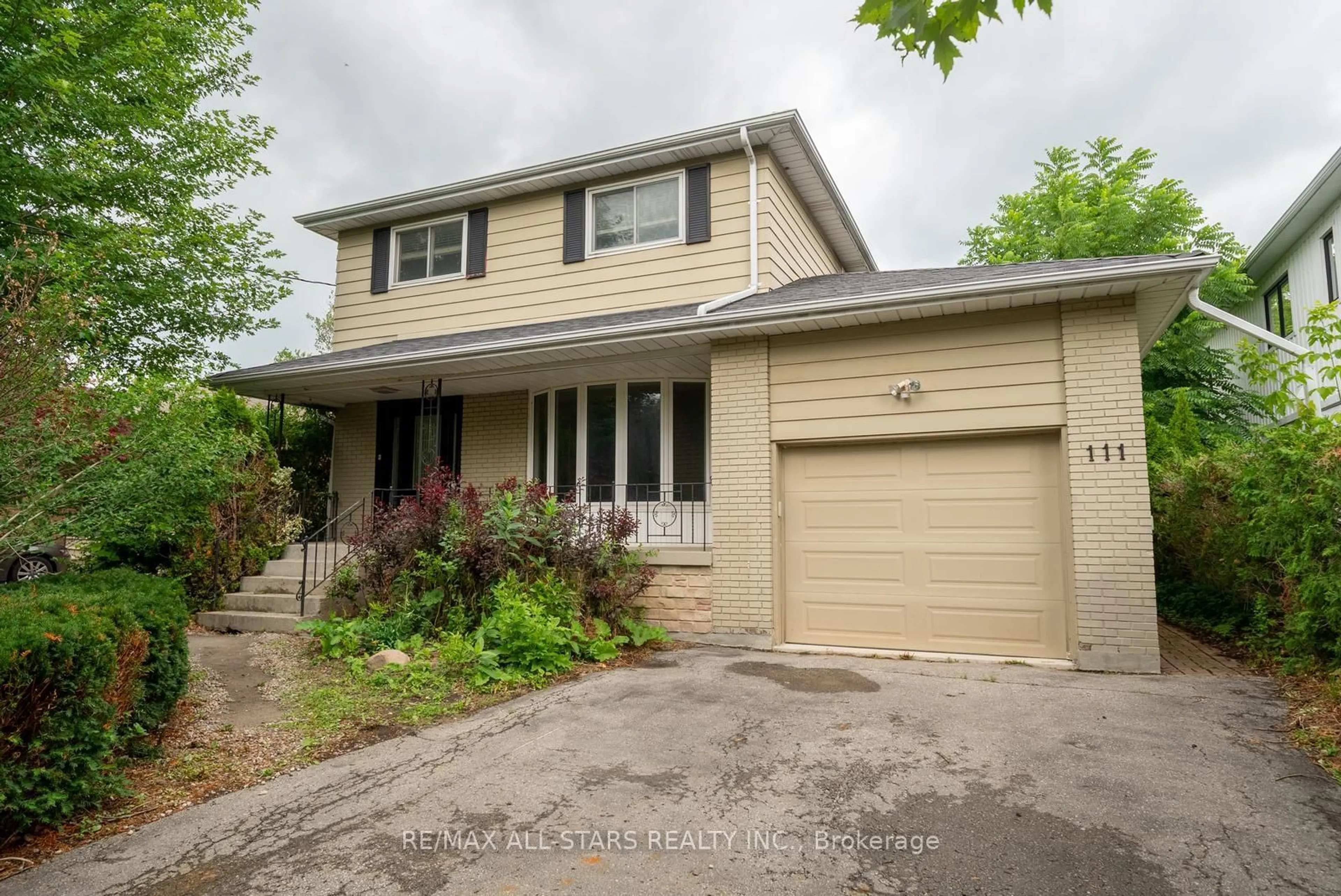 Home with vinyl exterior material, street for 111 Manitoba St, Whitchurch-Stouffville Ontario L4A 4Y2