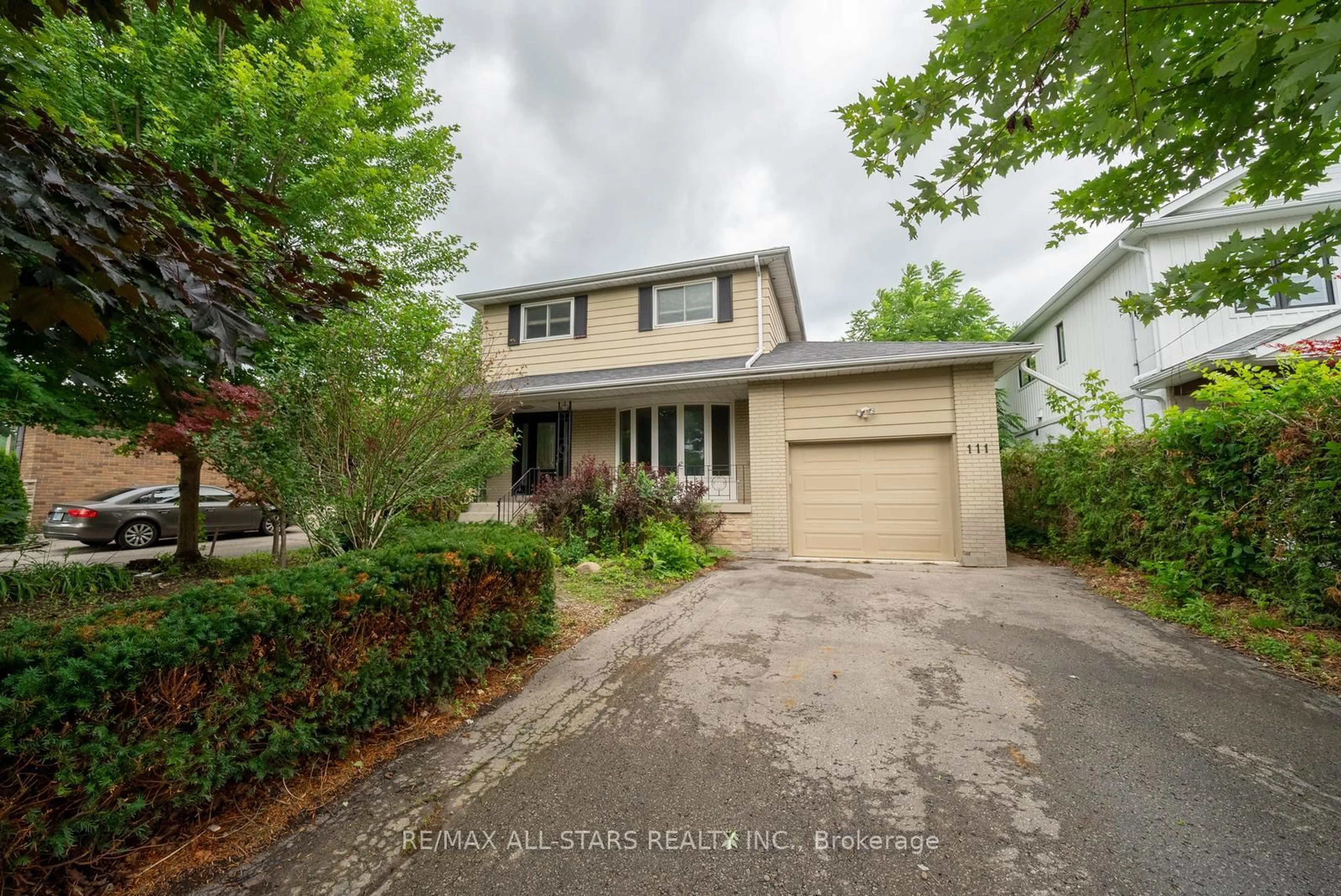 Home with vinyl exterior material, street for 111 Manitoba St, Whitchurch-Stouffville Ontario L4A 4Y2