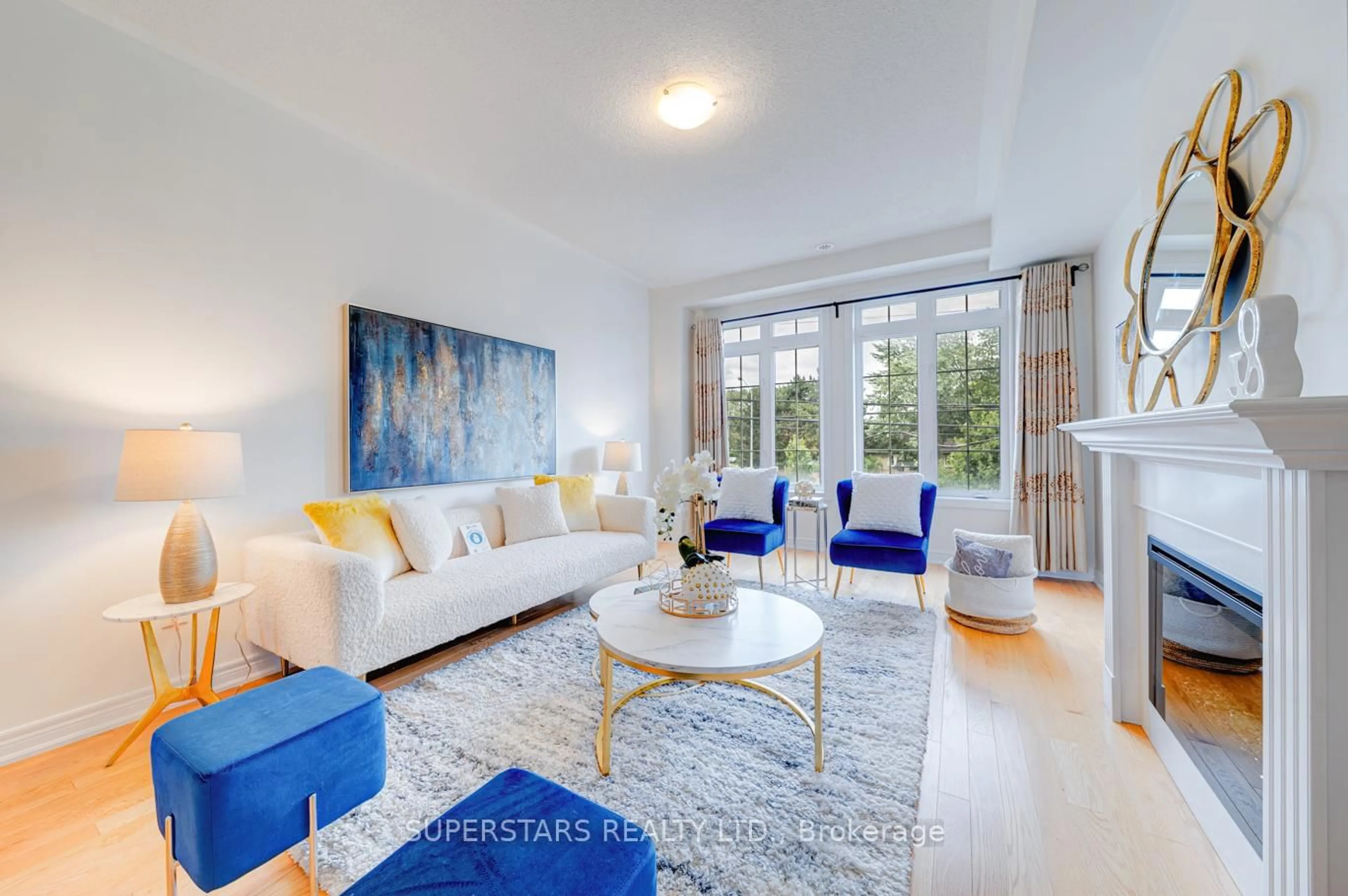 Living room with furniture, unknown for 4606 16th Ave, Markham Ontario L6C 0X6