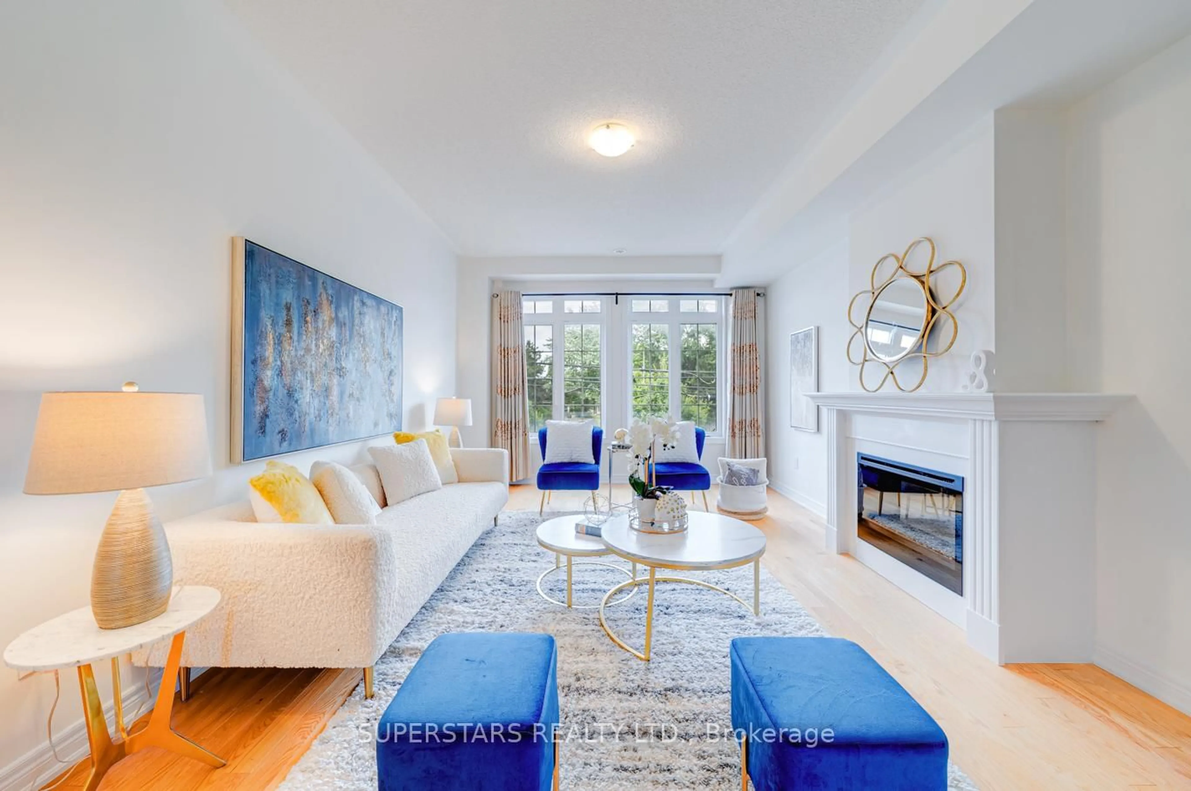 Living room with furniture, unknown for 4606 16th Ave, Markham Ontario L6C 0X6