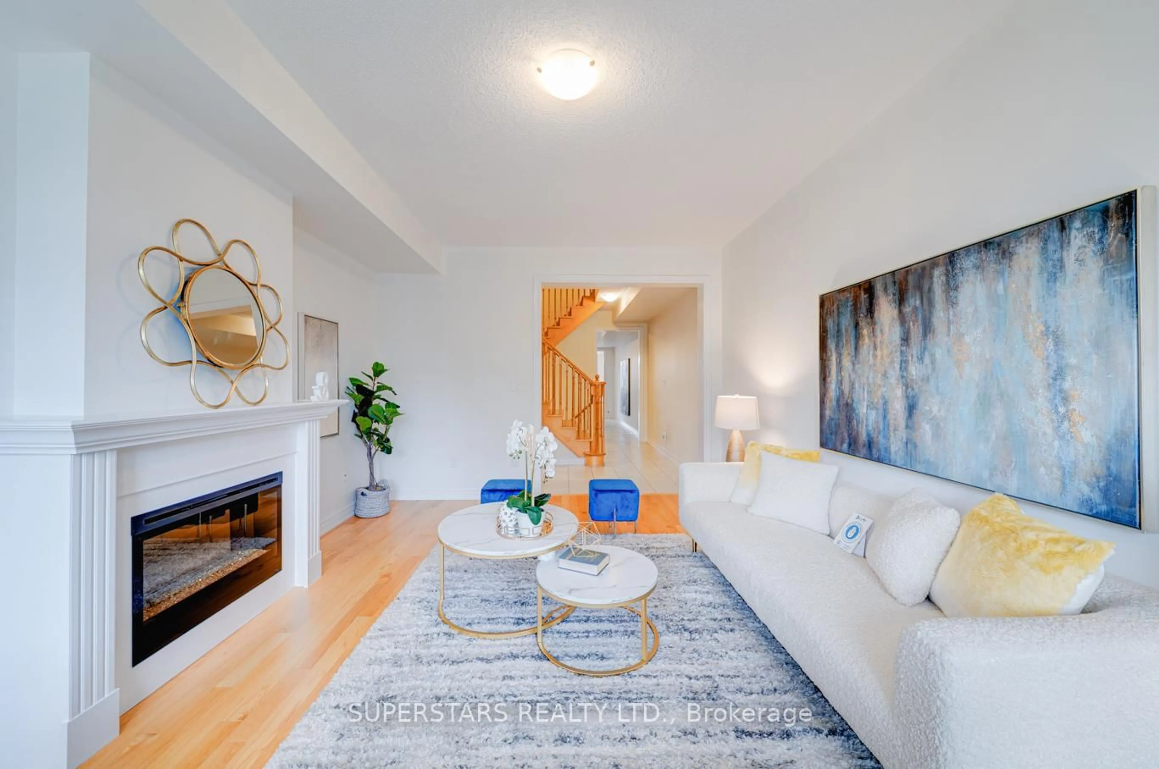Living room with furniture, unknown for 4606 16th Ave, Markham Ontario L6C 0X6