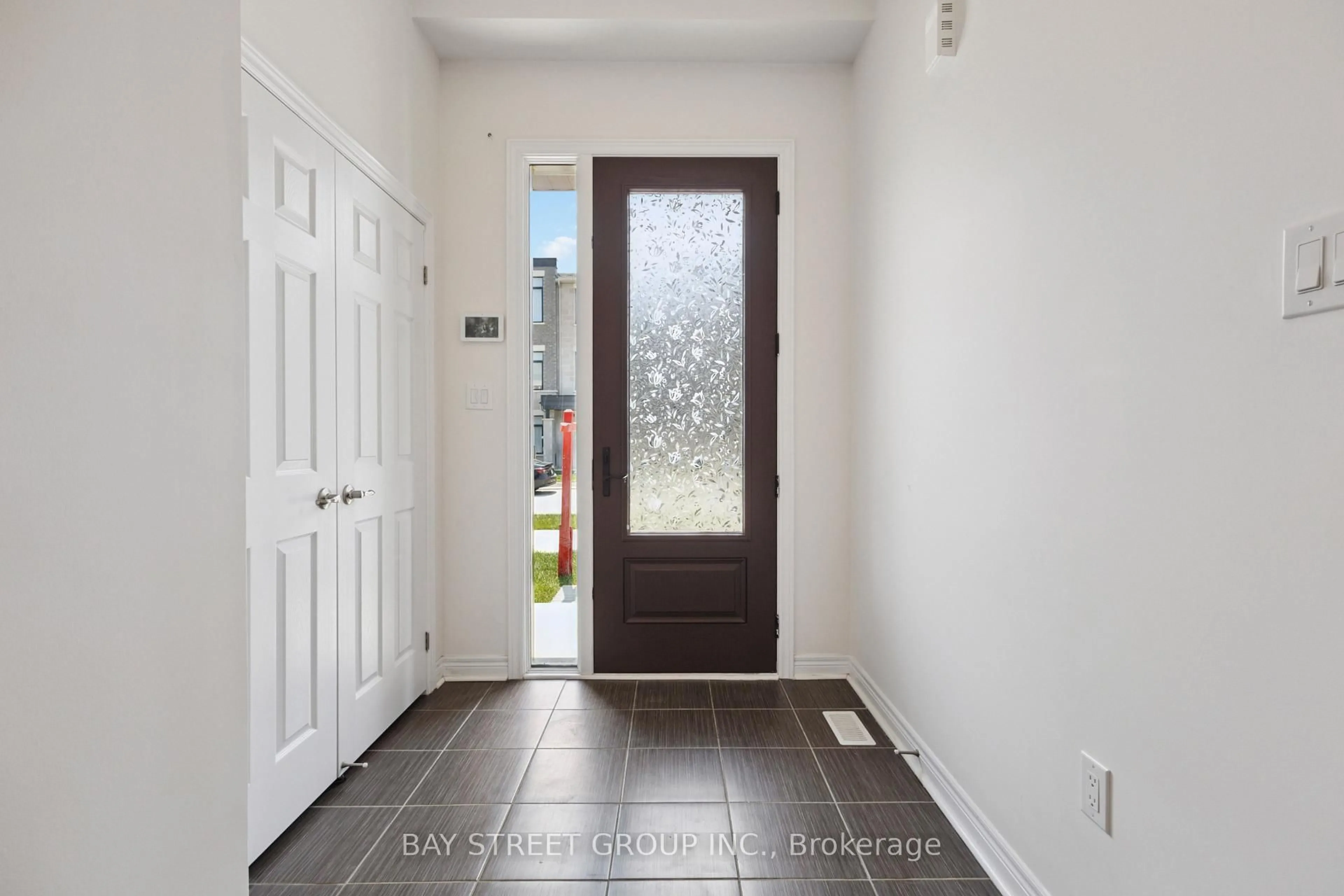 Indoor entryway for 174 mumbai Dr, Markham Ontario L3S 0G5