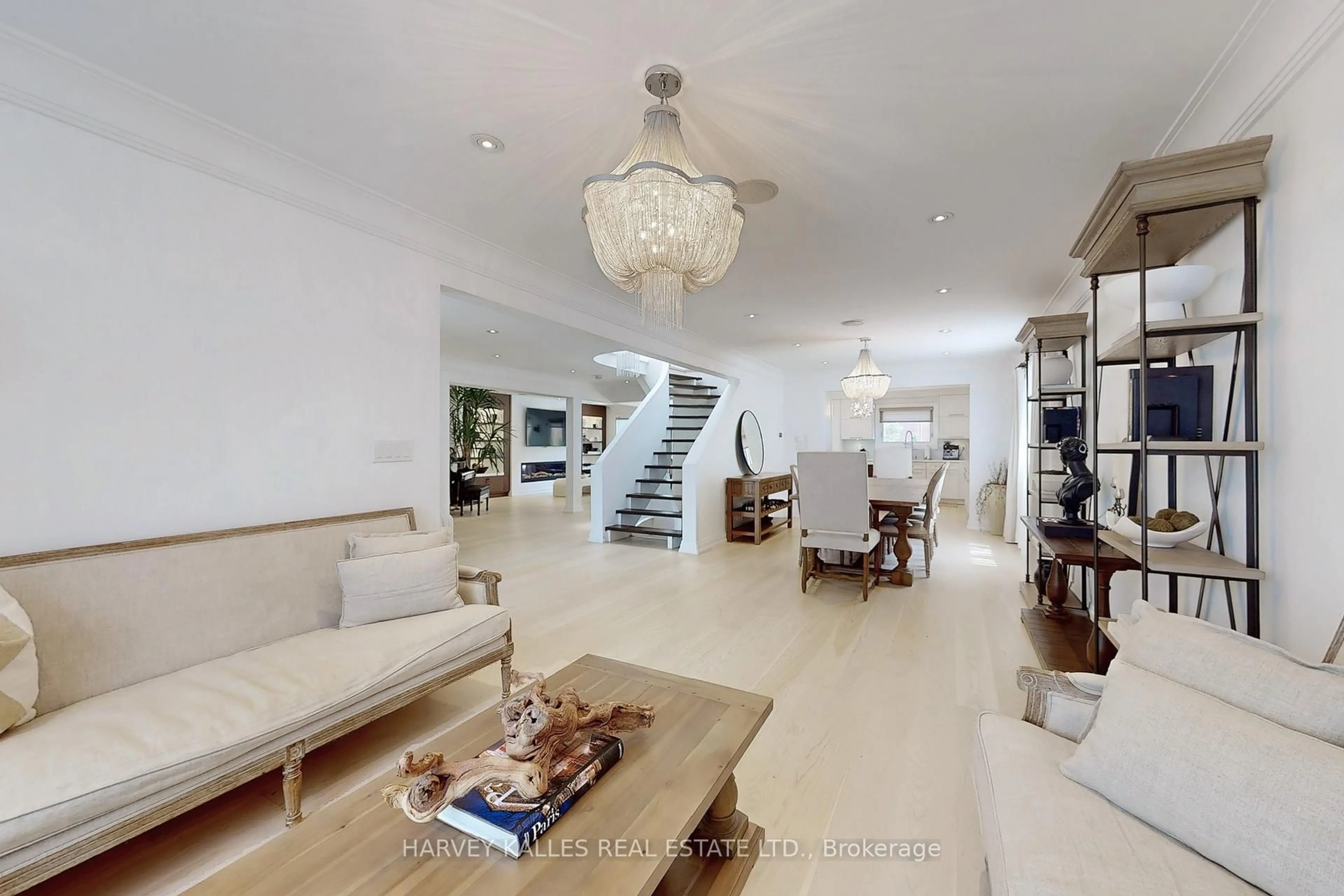 Indoor foyer for 3 Hiram Rd, Richmond Hill Ontario L4C 9G2