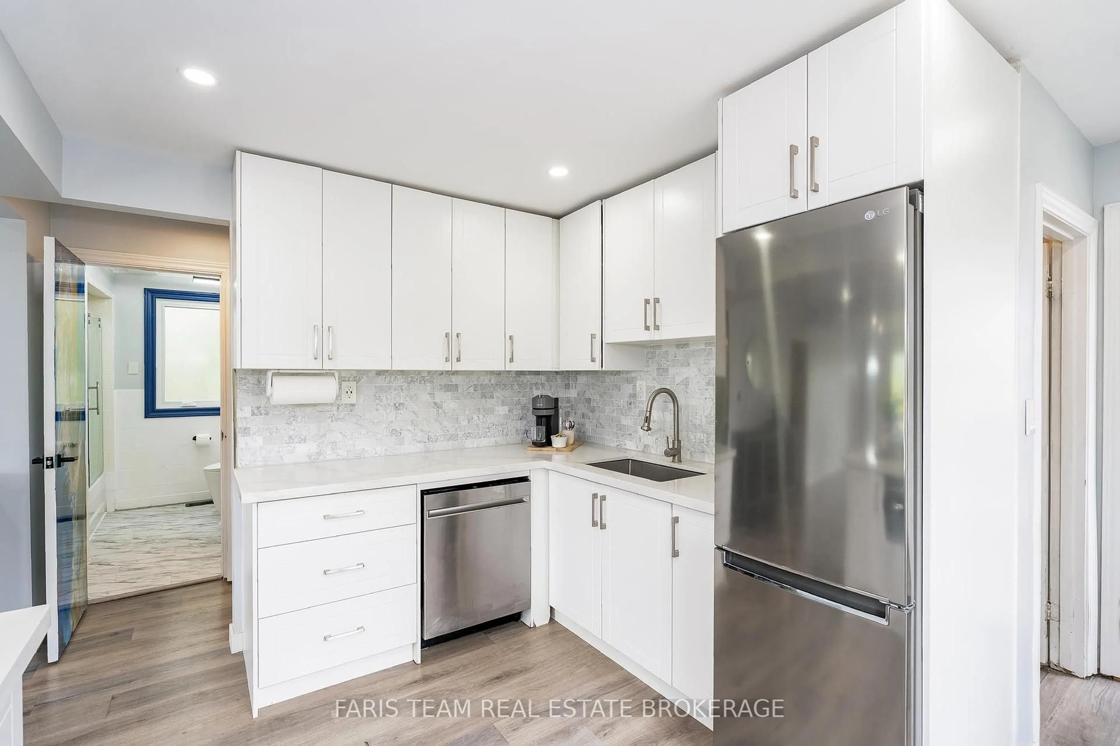 Unknown for 11 Park Ave, East Gwillimbury Ontario L9N 1G9