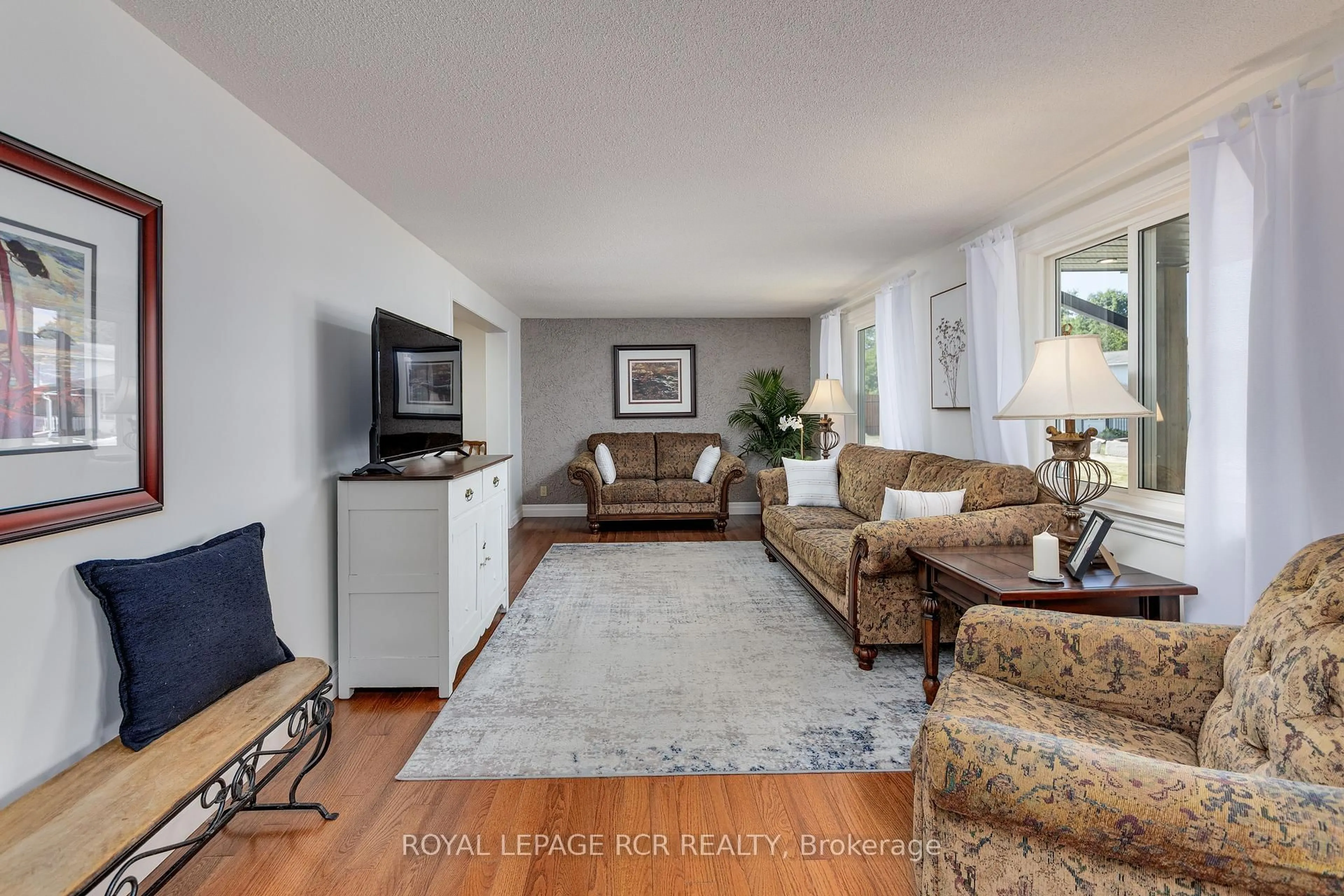 Living room with furniture, unknown for 45 Rice Dr, King Ontario L0G 1T0