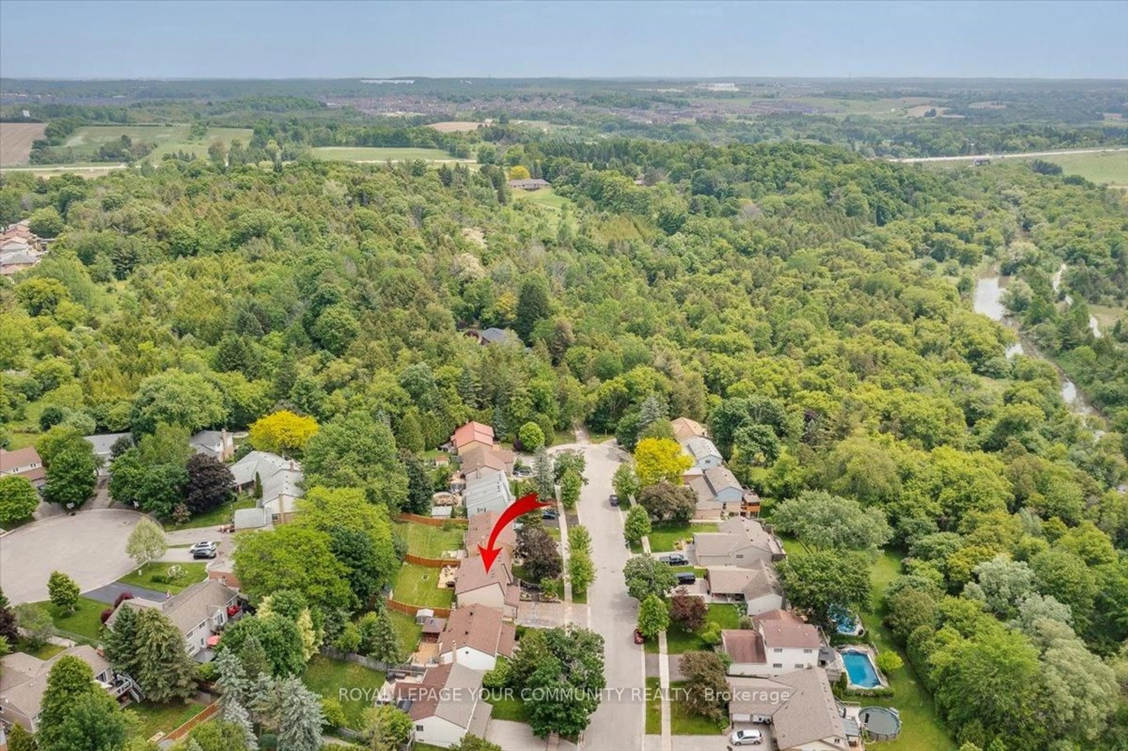 A pic from outside/outdoor area/front of a property/back of a property/a pic from drone, forest/trees view for 75 Holland River Blvd, East Gwillimbury Ontario L9N 1C3