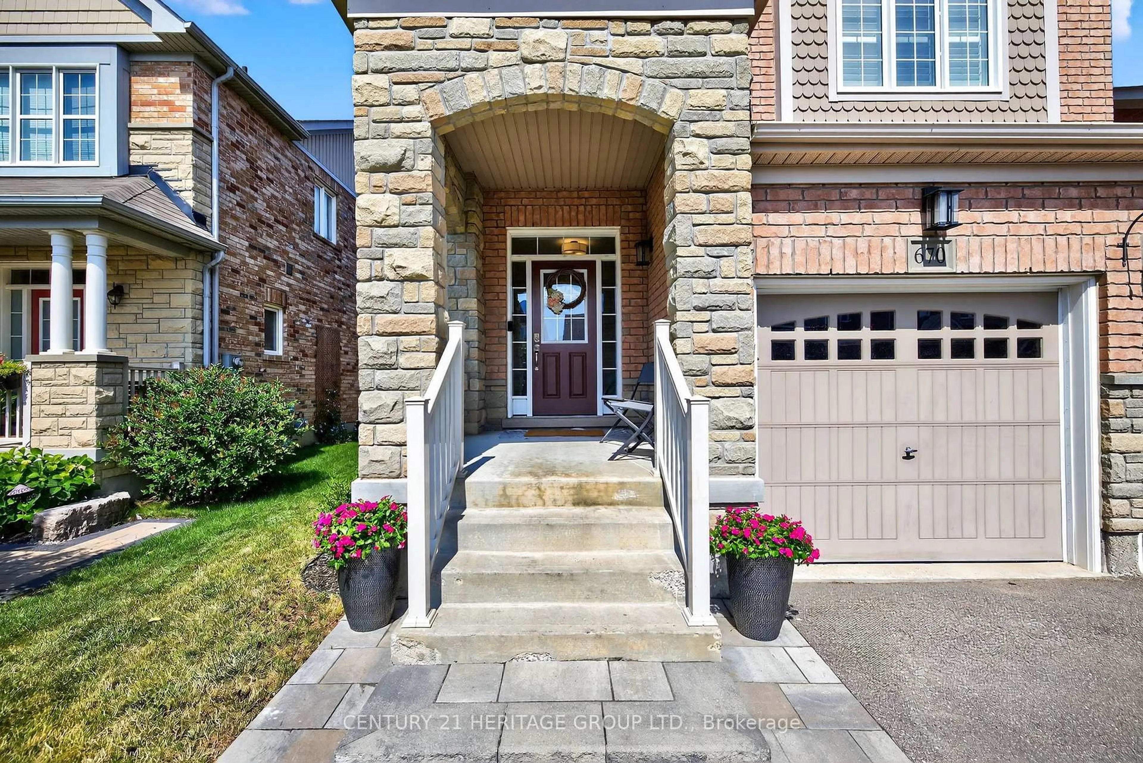 Home with brick exterior material, street for 670 West Park Ave, Bradford West Gwillimbury Ontario L3Z 0T9