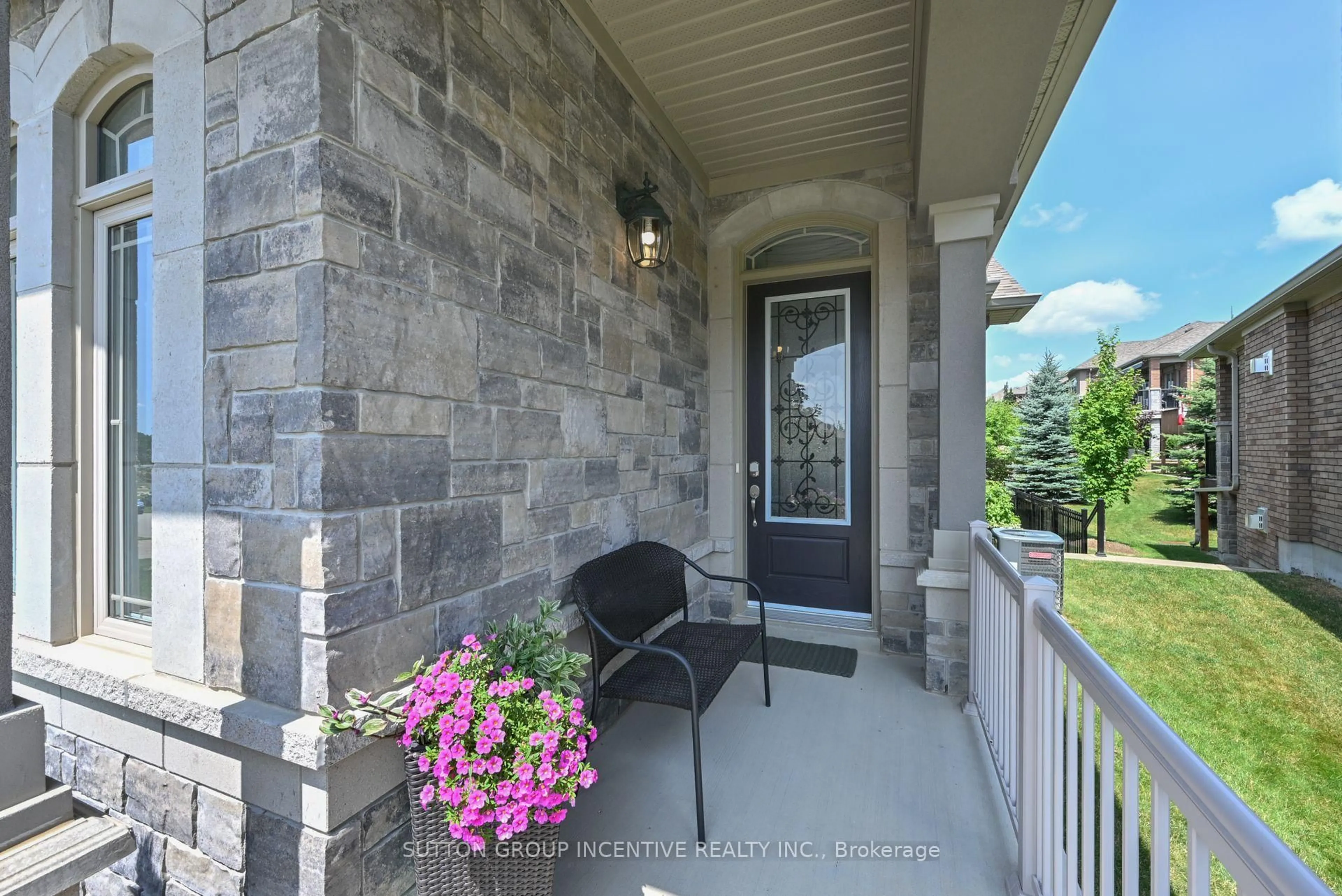 Indoor entryway for 108 Ridge Way, New Tecumseth Ontario L9R 0M6