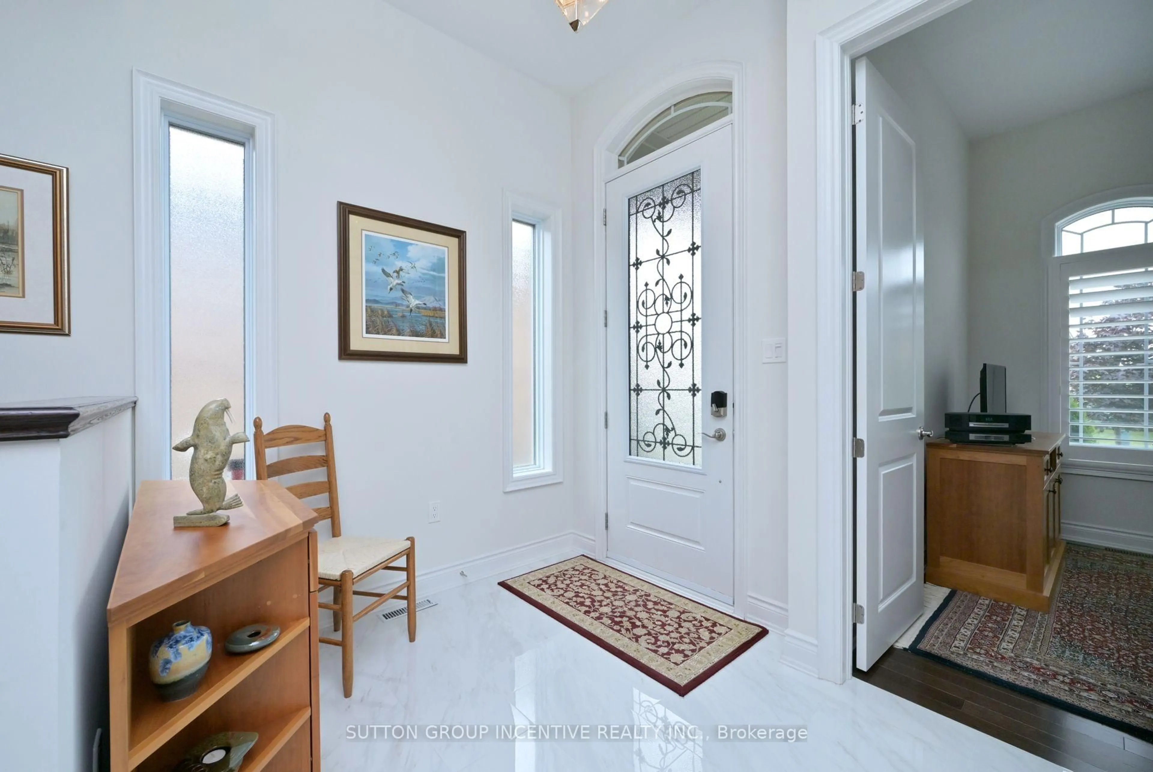 Indoor entryway for 108 Ridge Way, New Tecumseth Ontario L9R 0M6