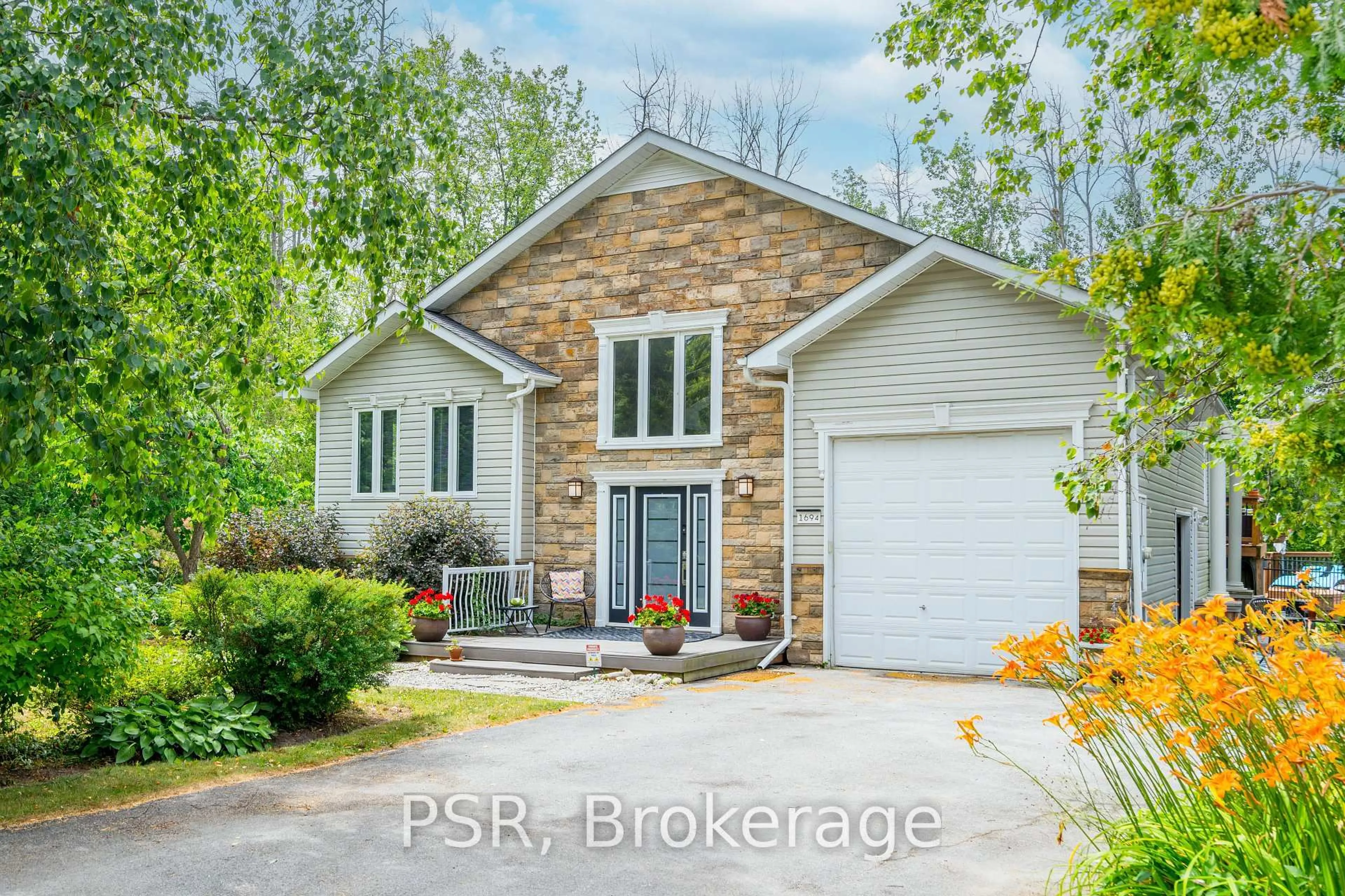 Home with brick exterior material, street for 1694 Edgewood Ave, Innisfil Ontario L9S 4M3
