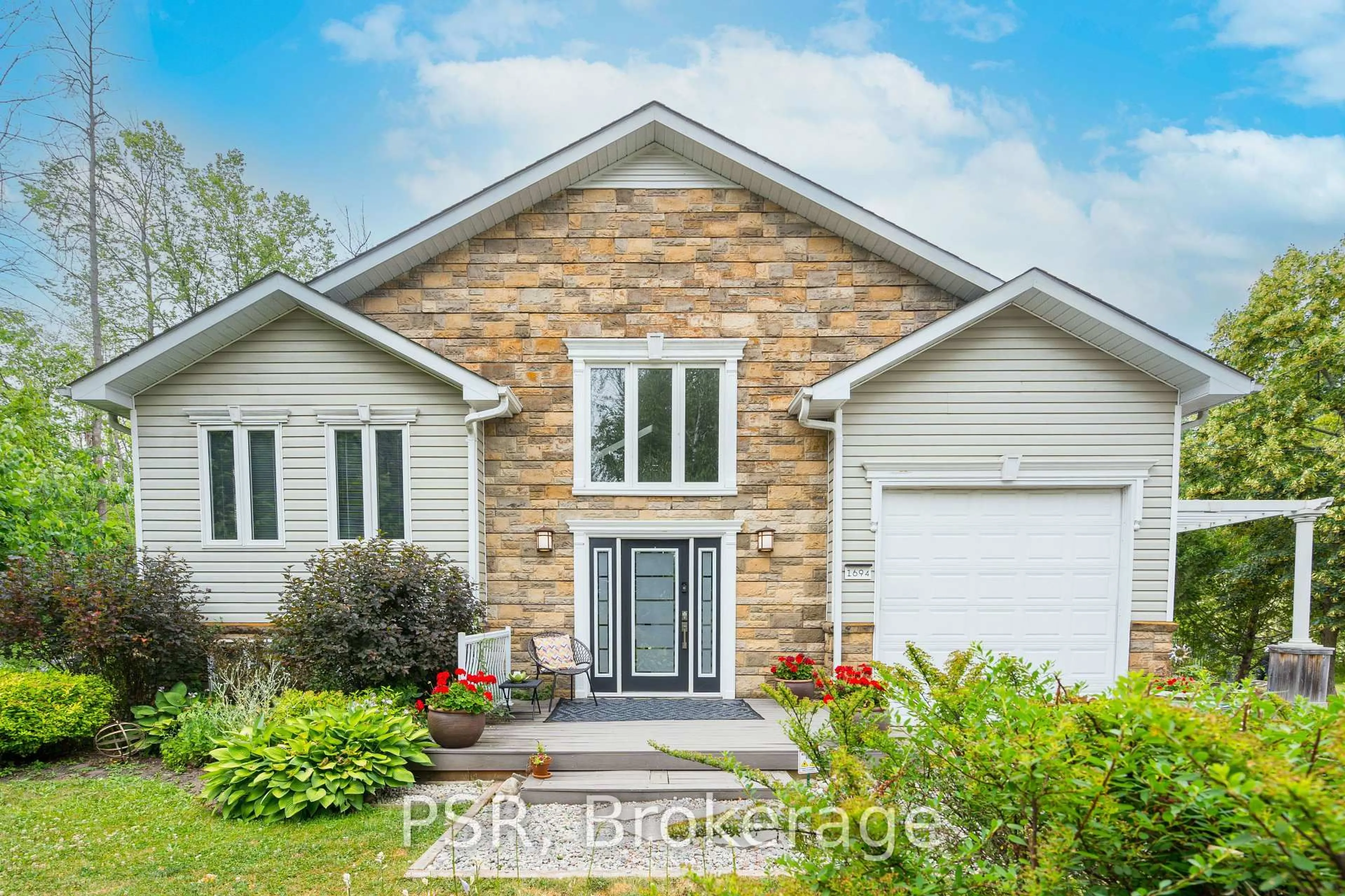 Home with brick exterior material, street for 1694 Edgewood Ave, Innisfil Ontario L9S 4M3