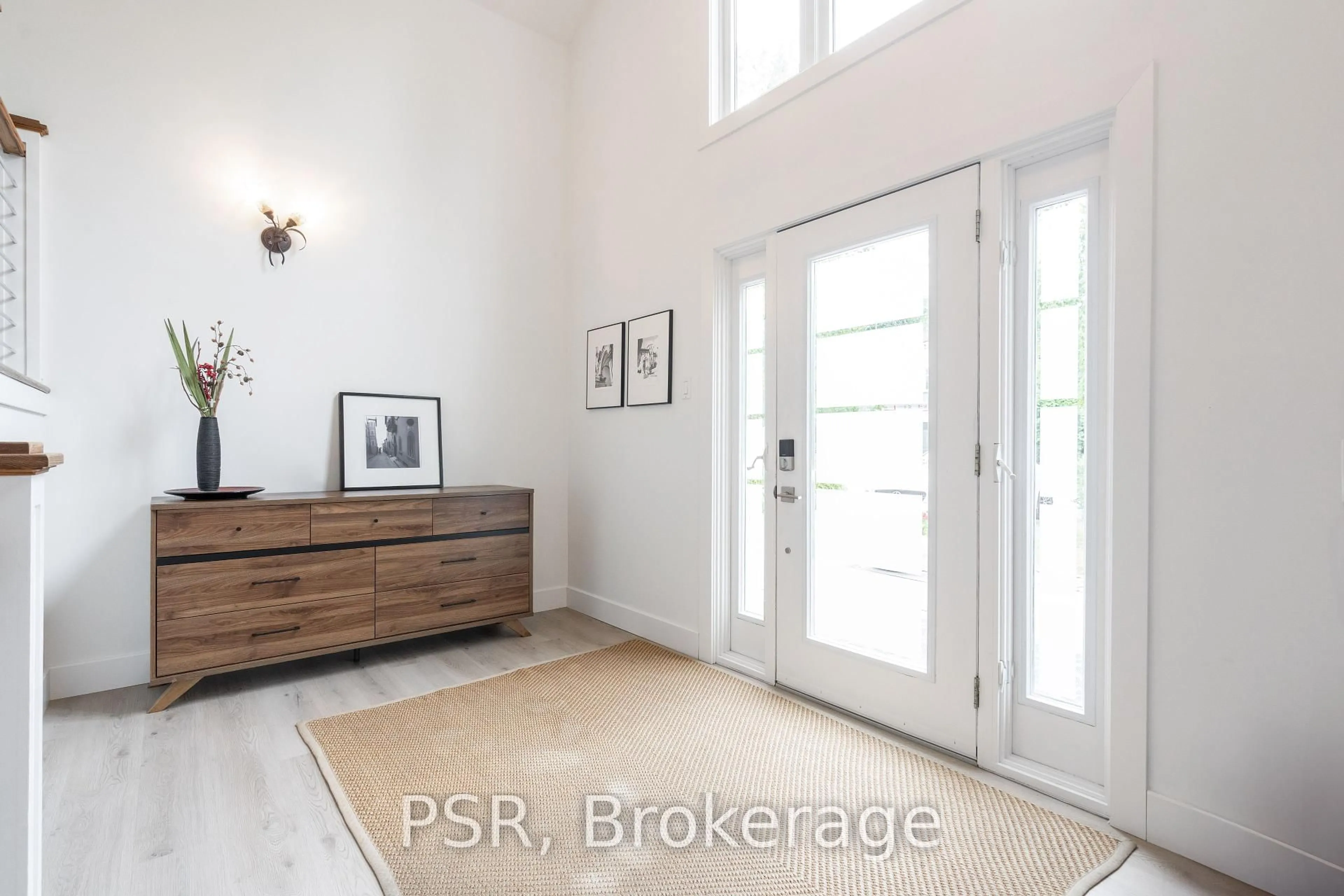Indoor entryway for 1694 Edgewood Ave, Innisfil Ontario L9S 4M3