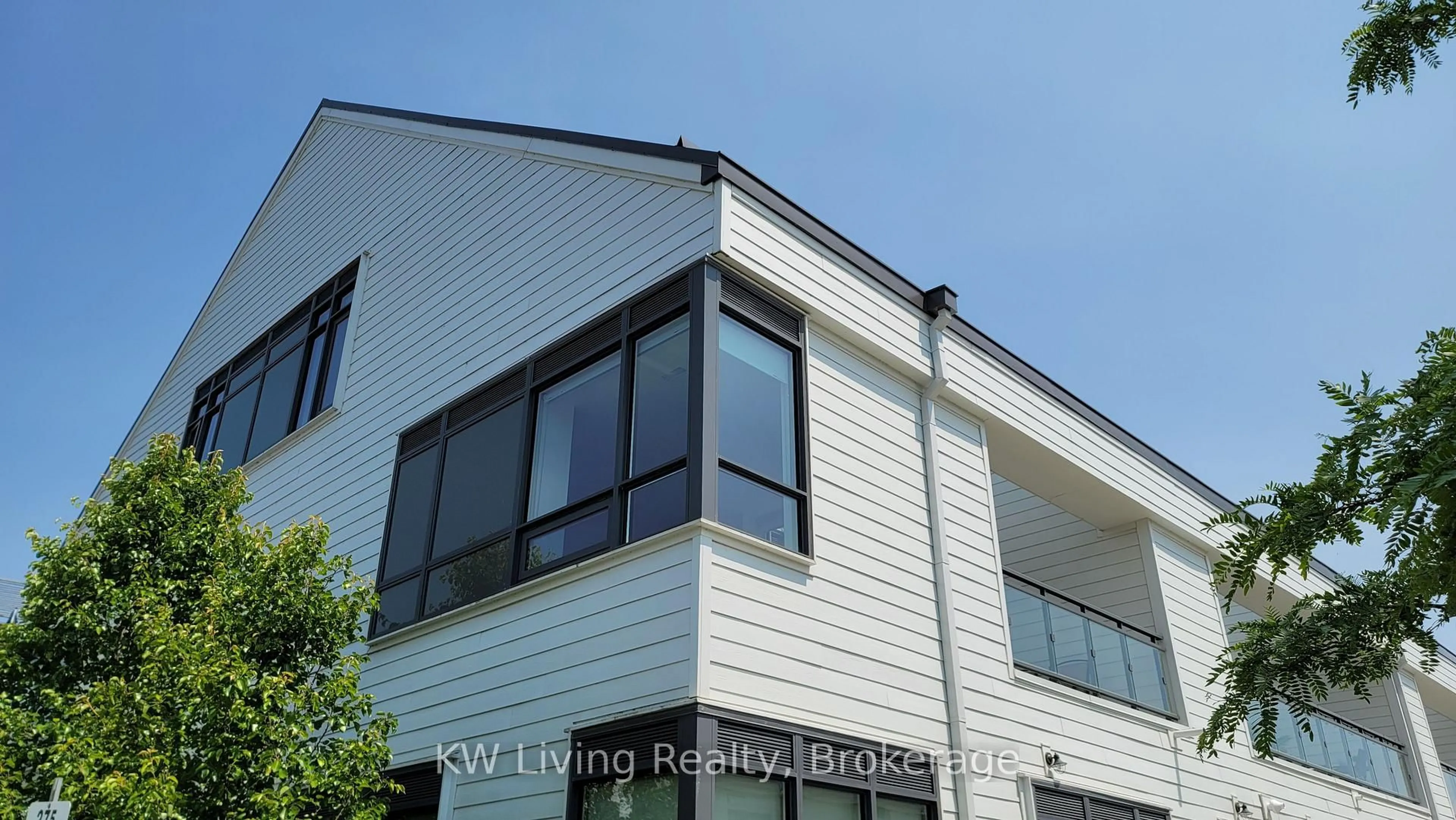 Home with vinyl exterior material, building for 275 Broward Way #64, Innisfil Ontario L9S 0M2