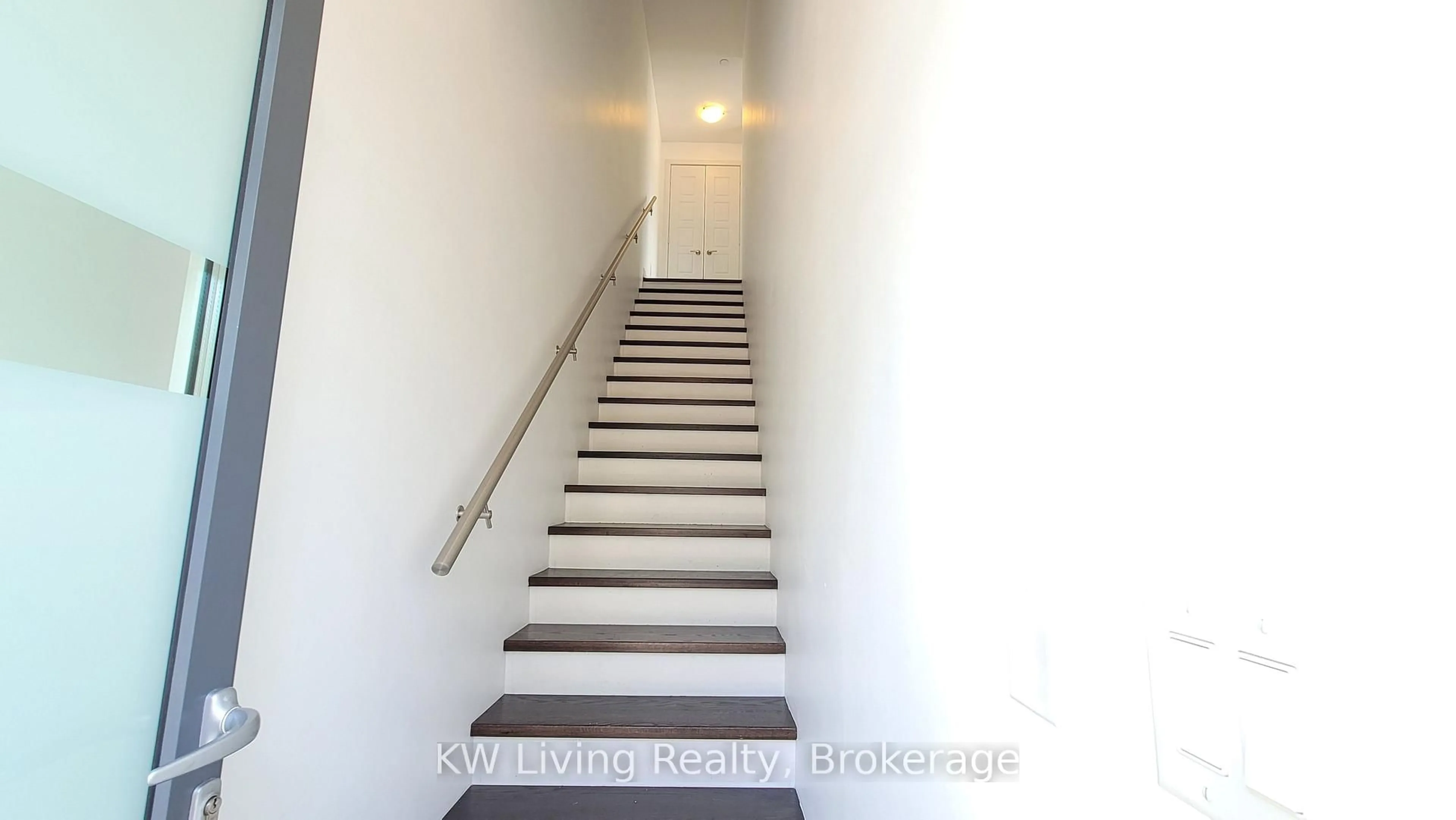 Stairs for 275 Broward Way #64, Innisfil Ontario L9S 0M2