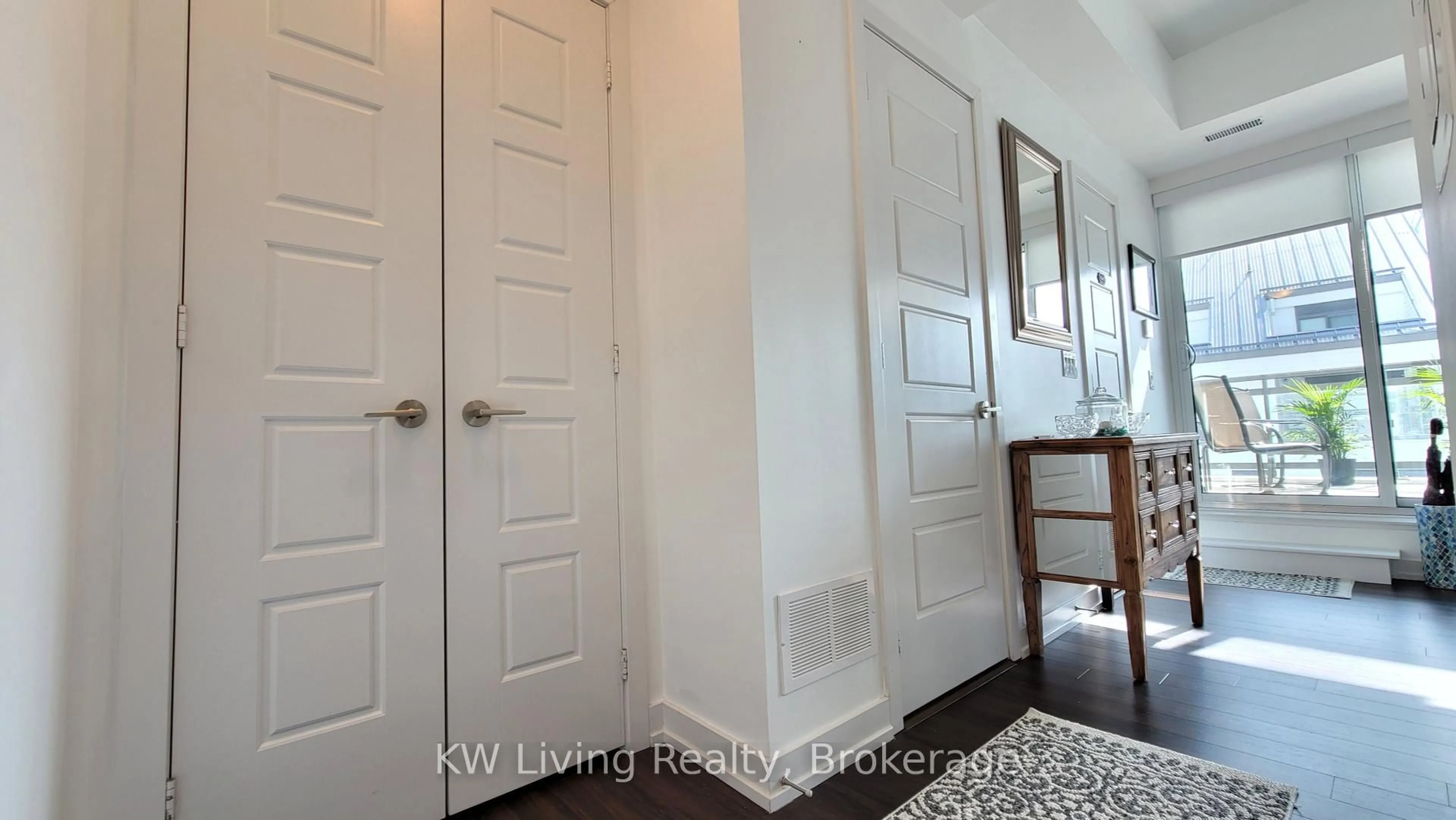 Indoor entryway for 275 Broward Way #64, Innisfil Ontario L9S 0M2