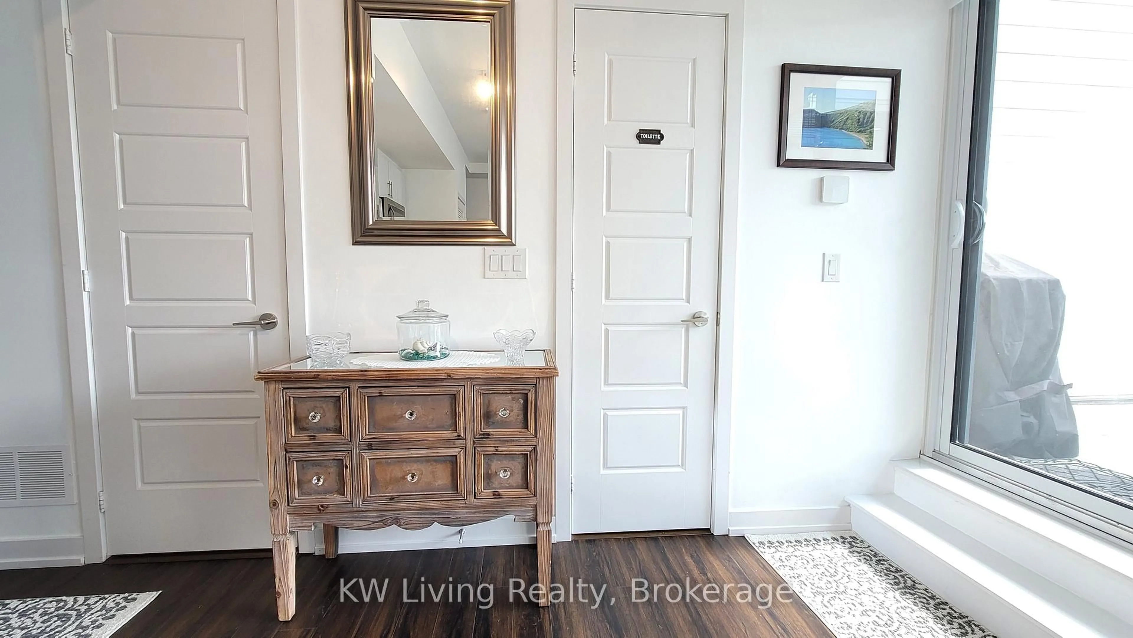 Indoor entryway for 275 Broward Way #64, Innisfil Ontario L9S 0M2