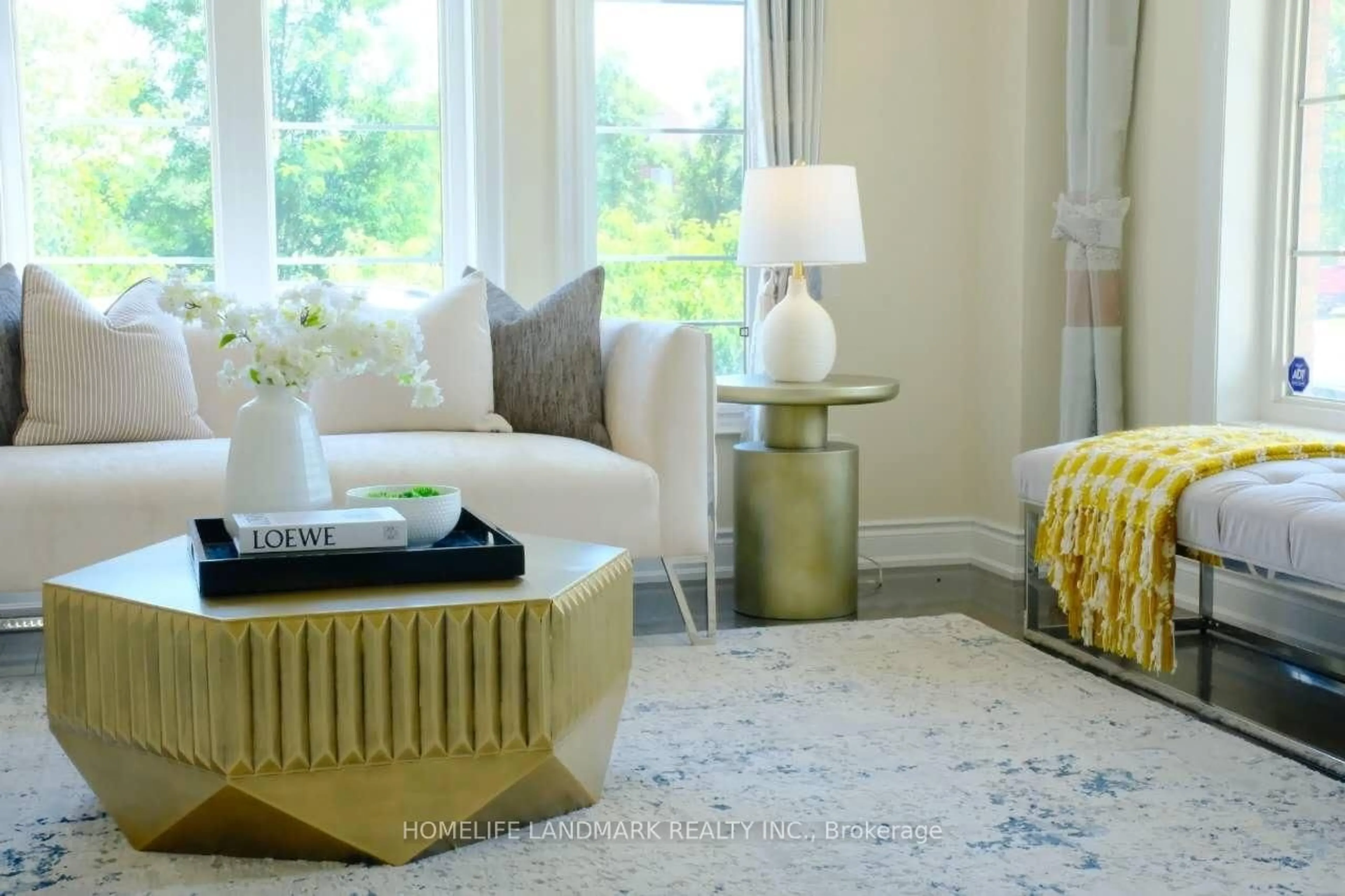 Living room with furniture, carpet floor for 20 Kellogg Cres, Richmond Hill Ontario L4E 0T3