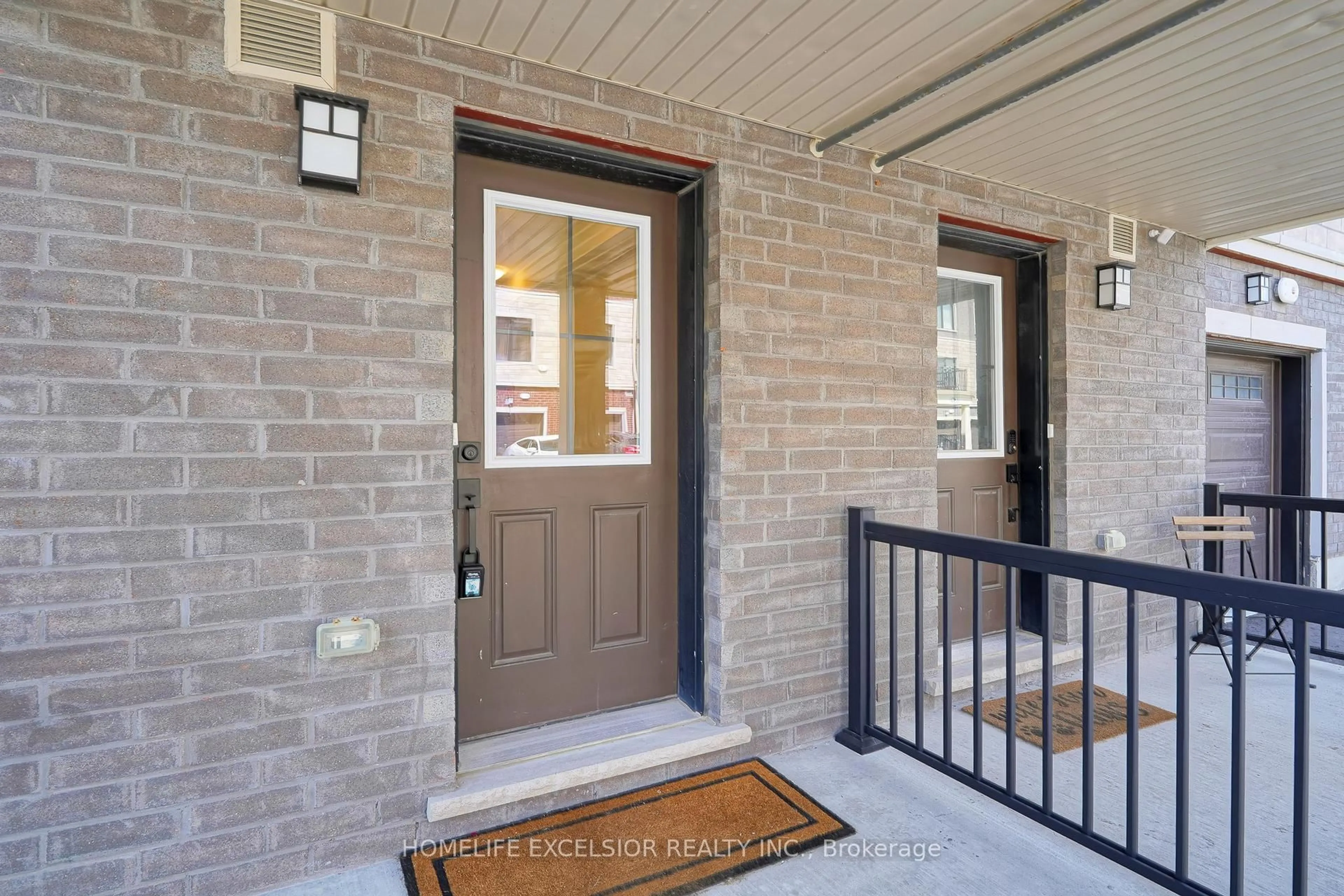 Indoor entryway for 22 Nordic Lane, Whitchurch-Stouffville Ontario L4A 4W8