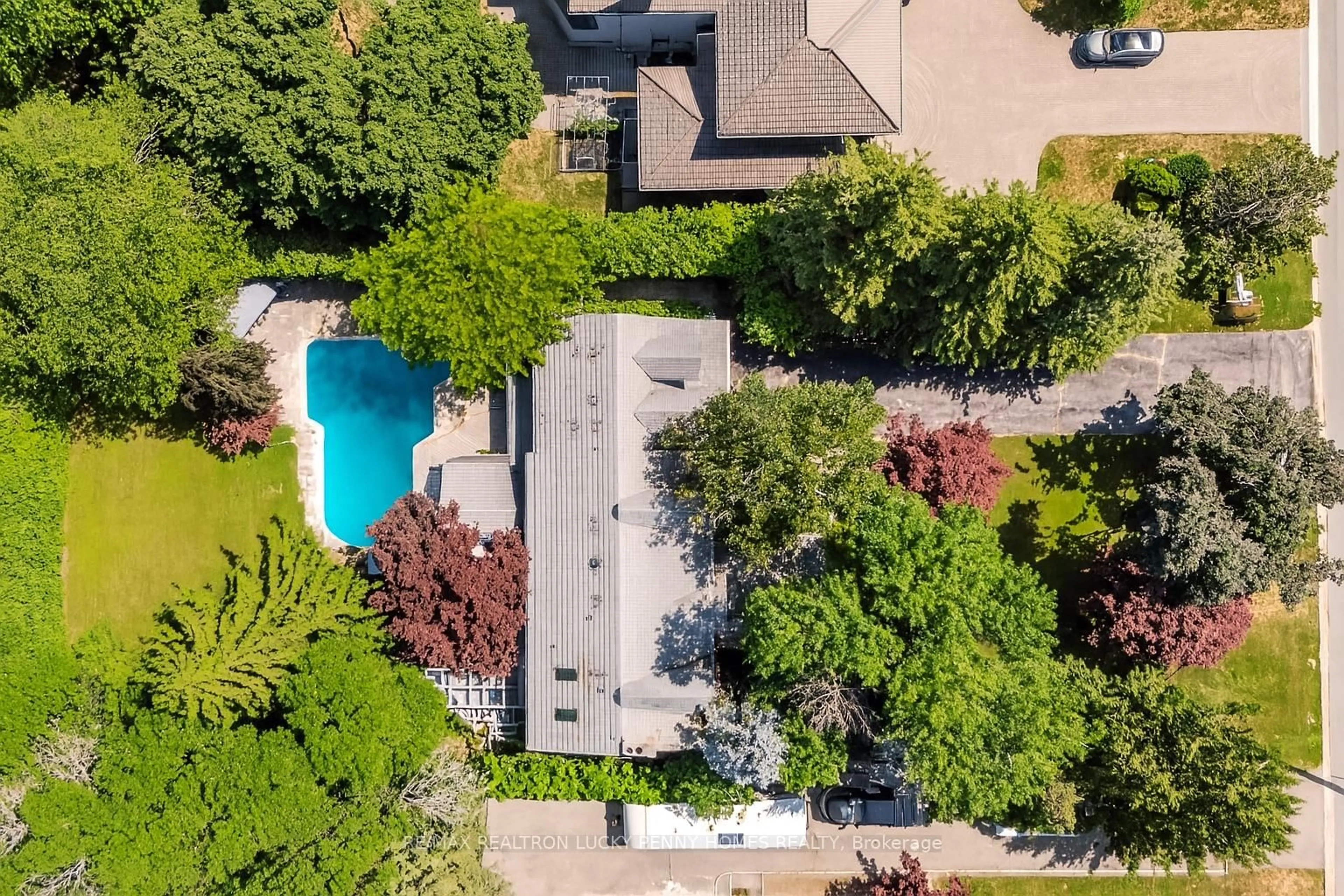 A pic from outside/outdoor area/front of a property/back of a property/a pic from drone, street for 26 Wembley Ave, Markham Ontario L3R 2A9