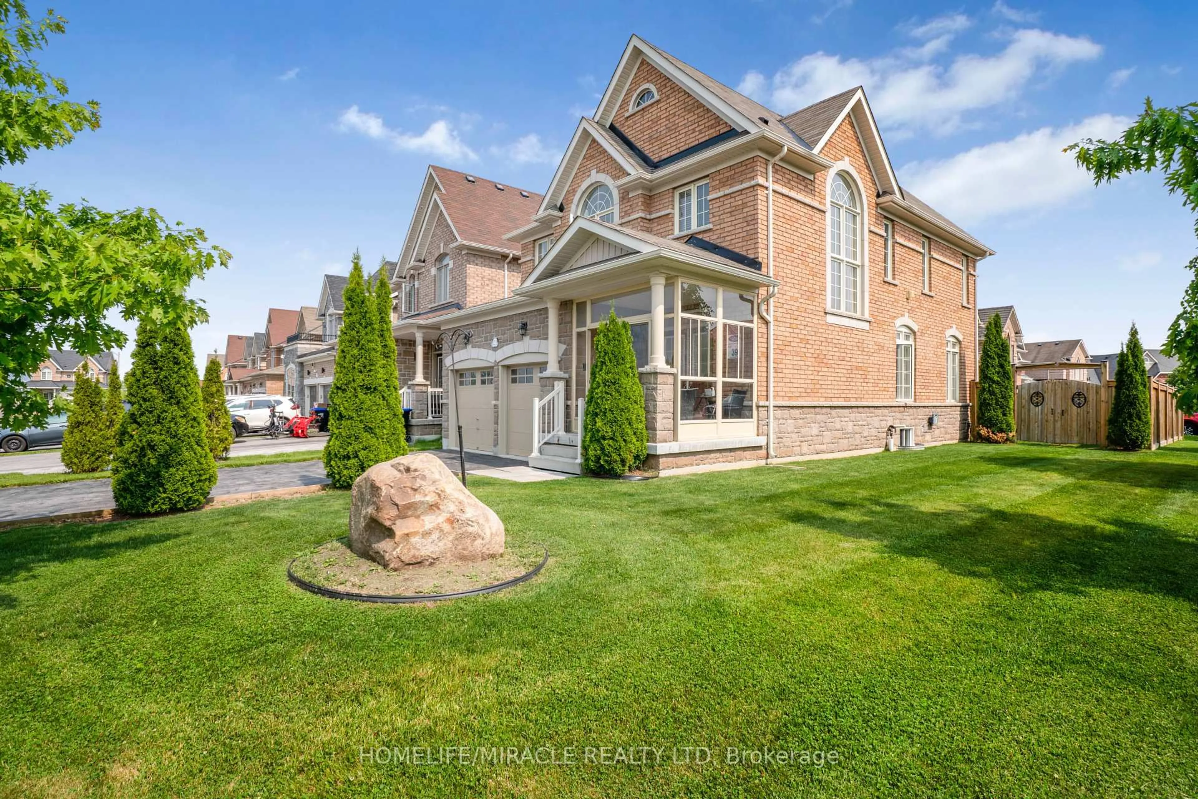 Home with brick exterior material, street for 2215 Dawson Cres, Innisfil Ontario L9S 0G9