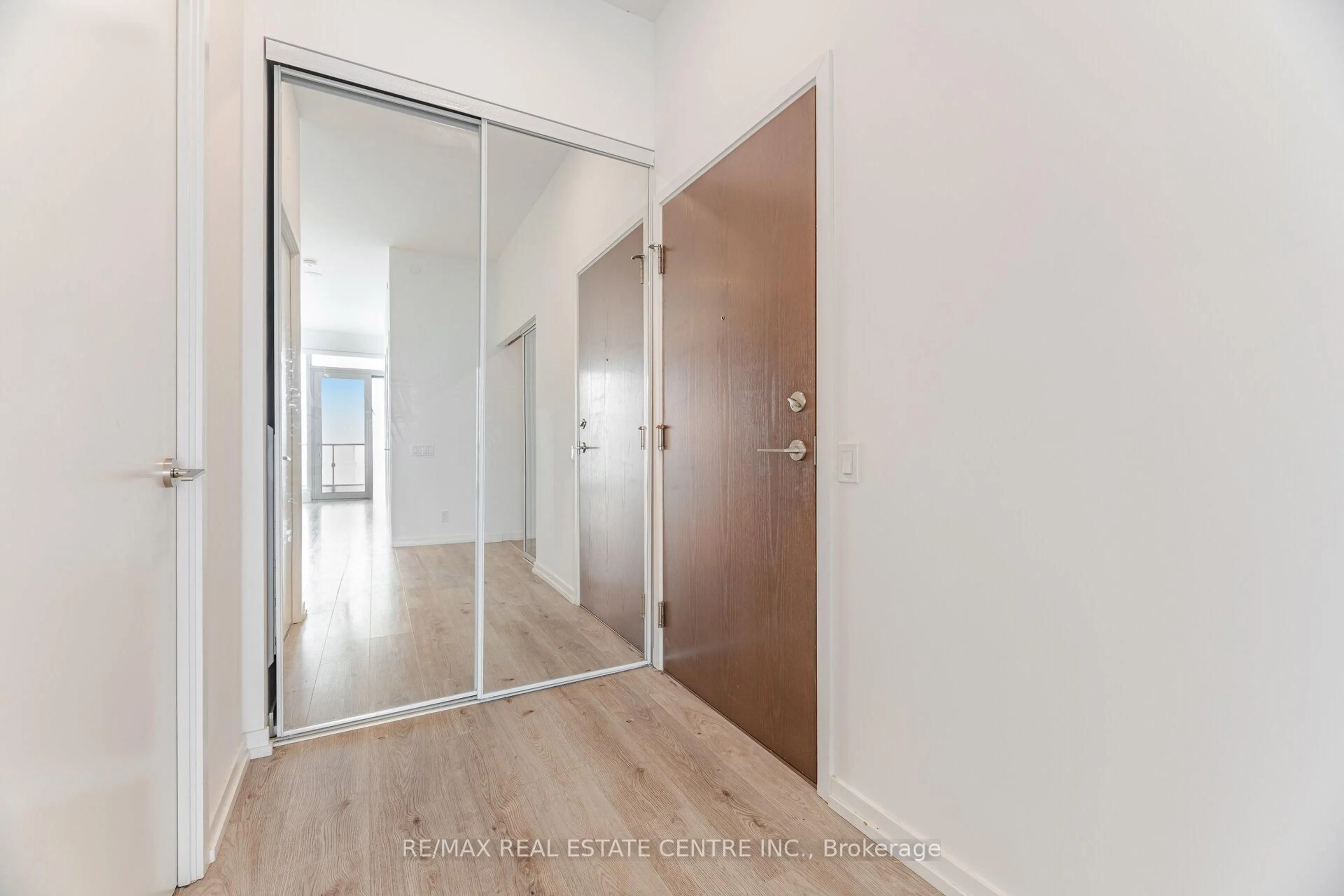Indoor entryway for 7890 Jane St #2507, Vaughan Ontario L4K 0K9