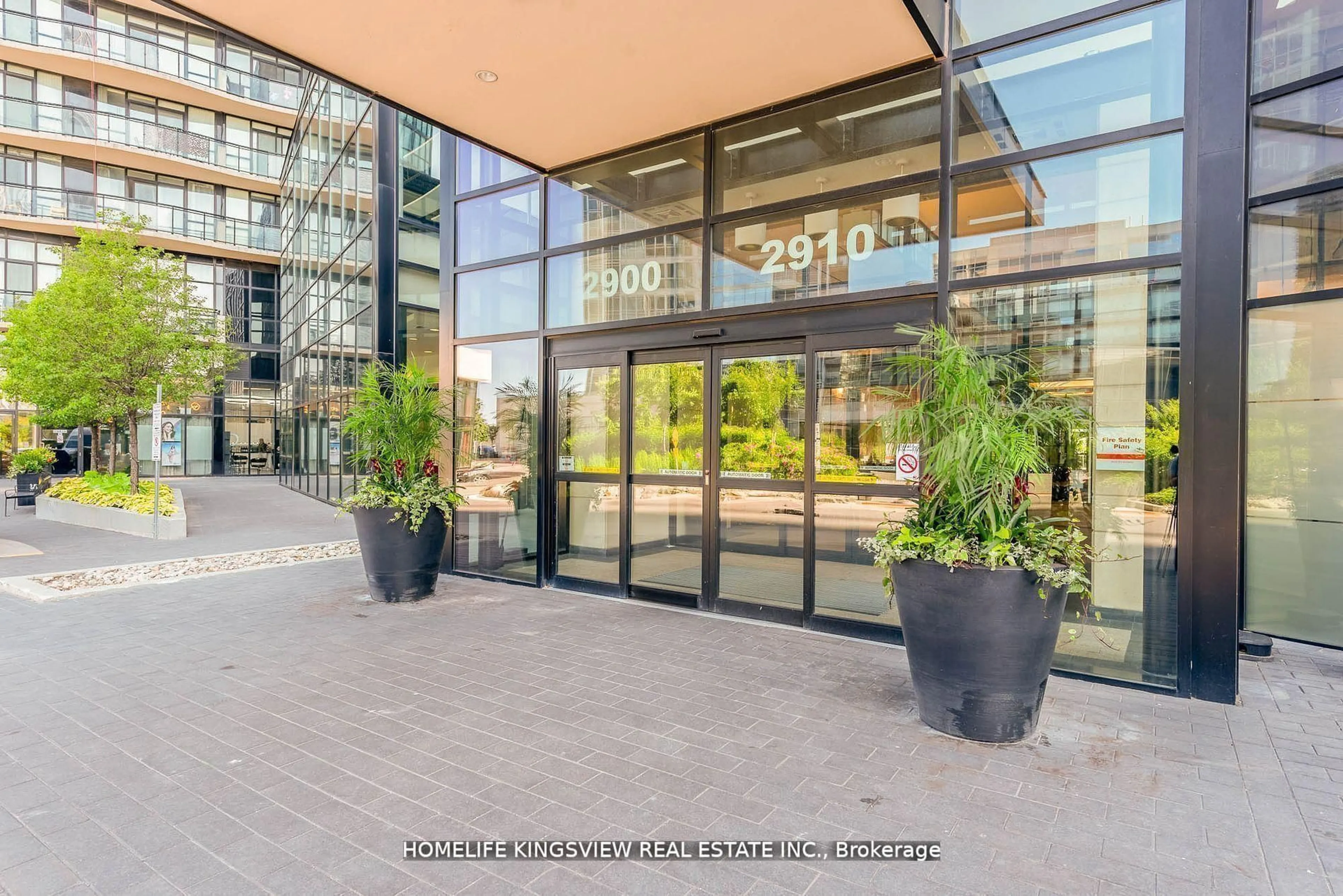 Indoor foyer for 2910 Highway 7 Rd #808, Vaughan Ontario L4K 0H8