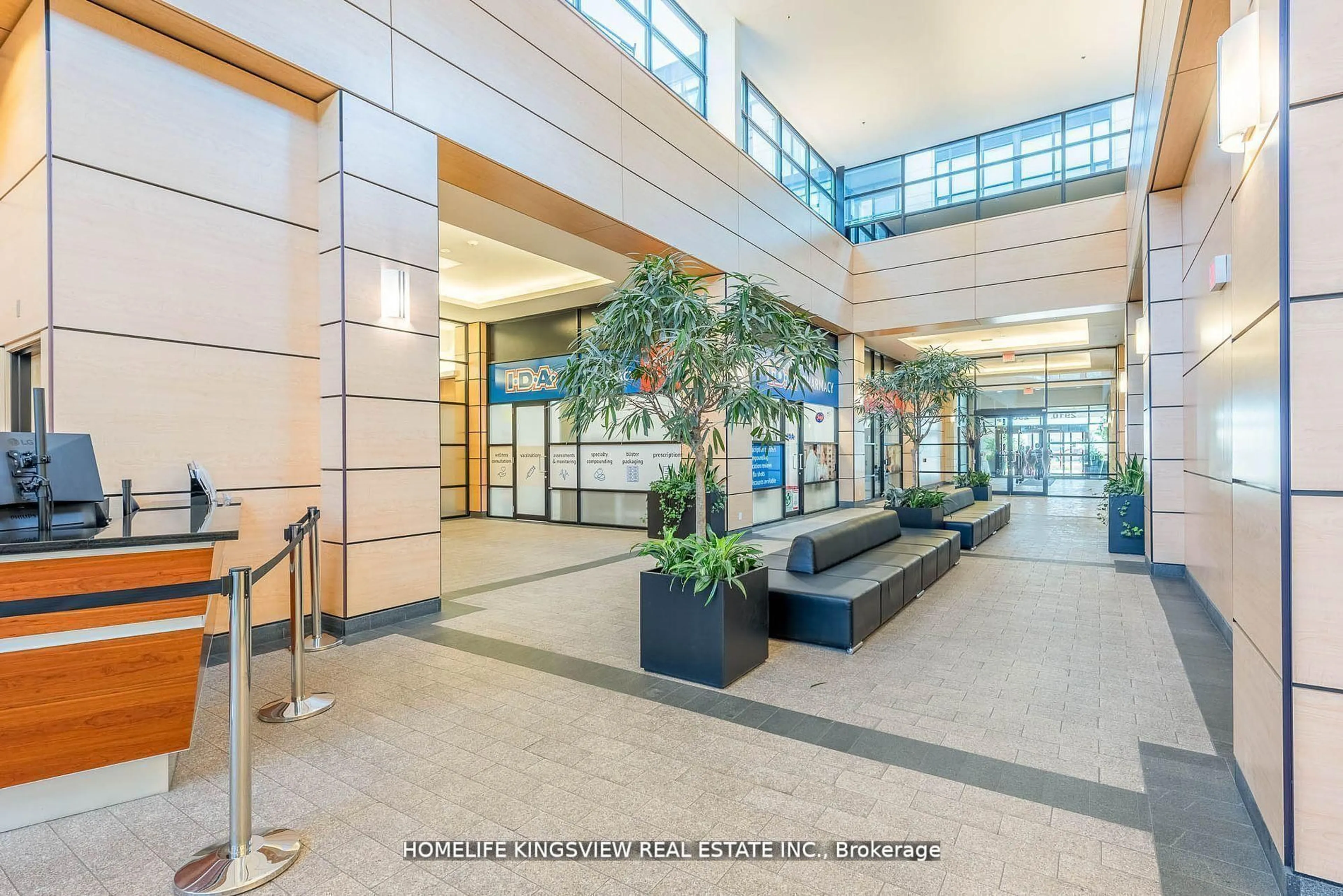 Indoor foyer for 2910 Highway 7 Rd #808, Vaughan Ontario L4K 0H8