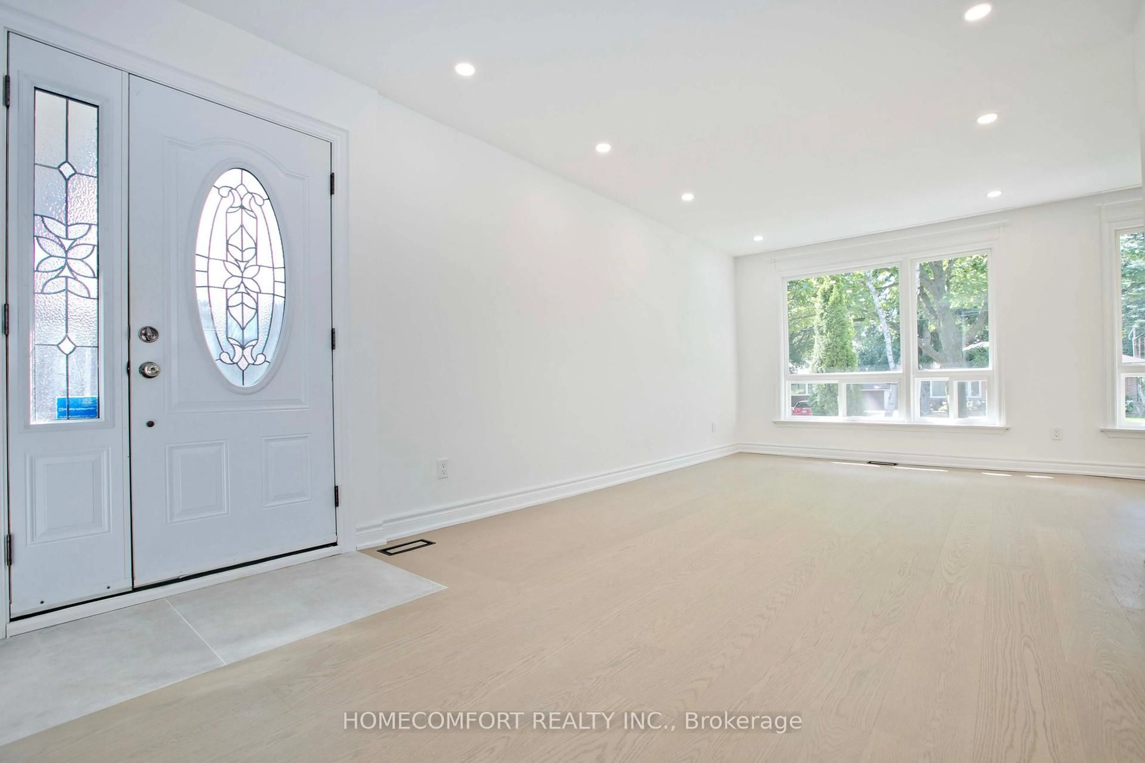 Indoor entryway for 435 Taylor Mills Dr, Richmond Hill Ontario L4C 2T3