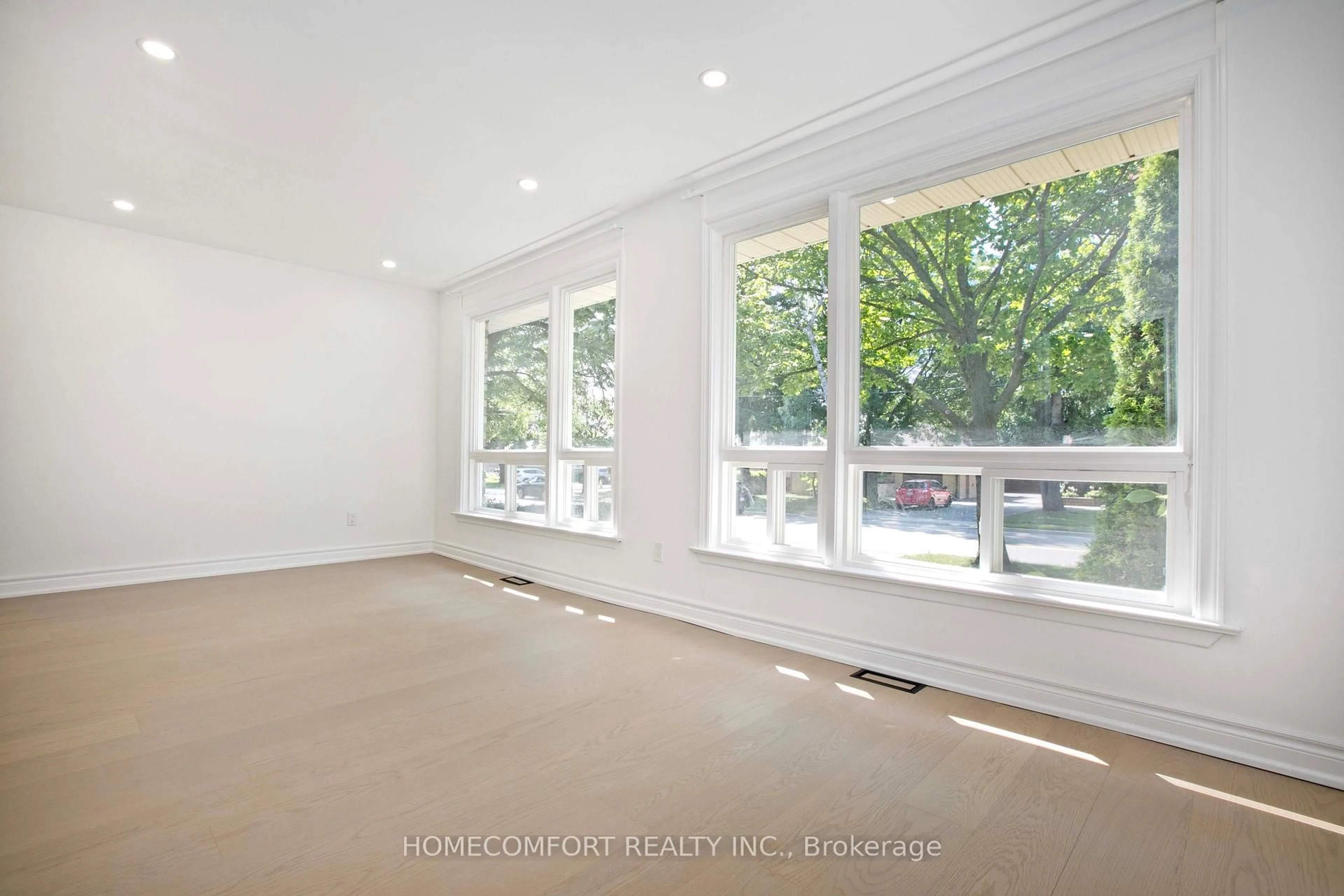 A pic of a room for 435 Taylor Mills Dr, Richmond Hill Ontario L4C 2T3