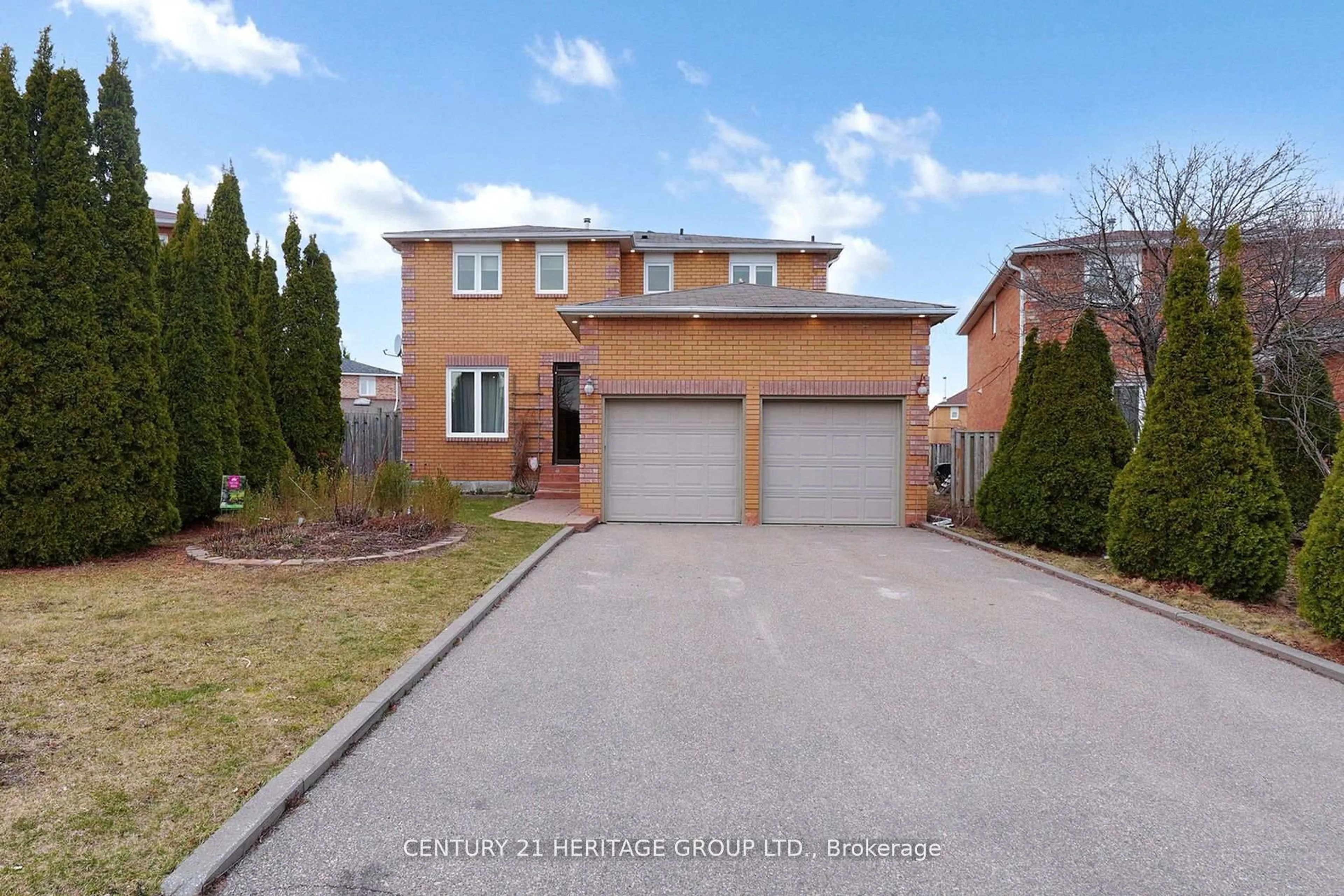 Home with brick exterior material, street for 5 Mandel Cres, Richmond Hill Ontario L4C 9Z7