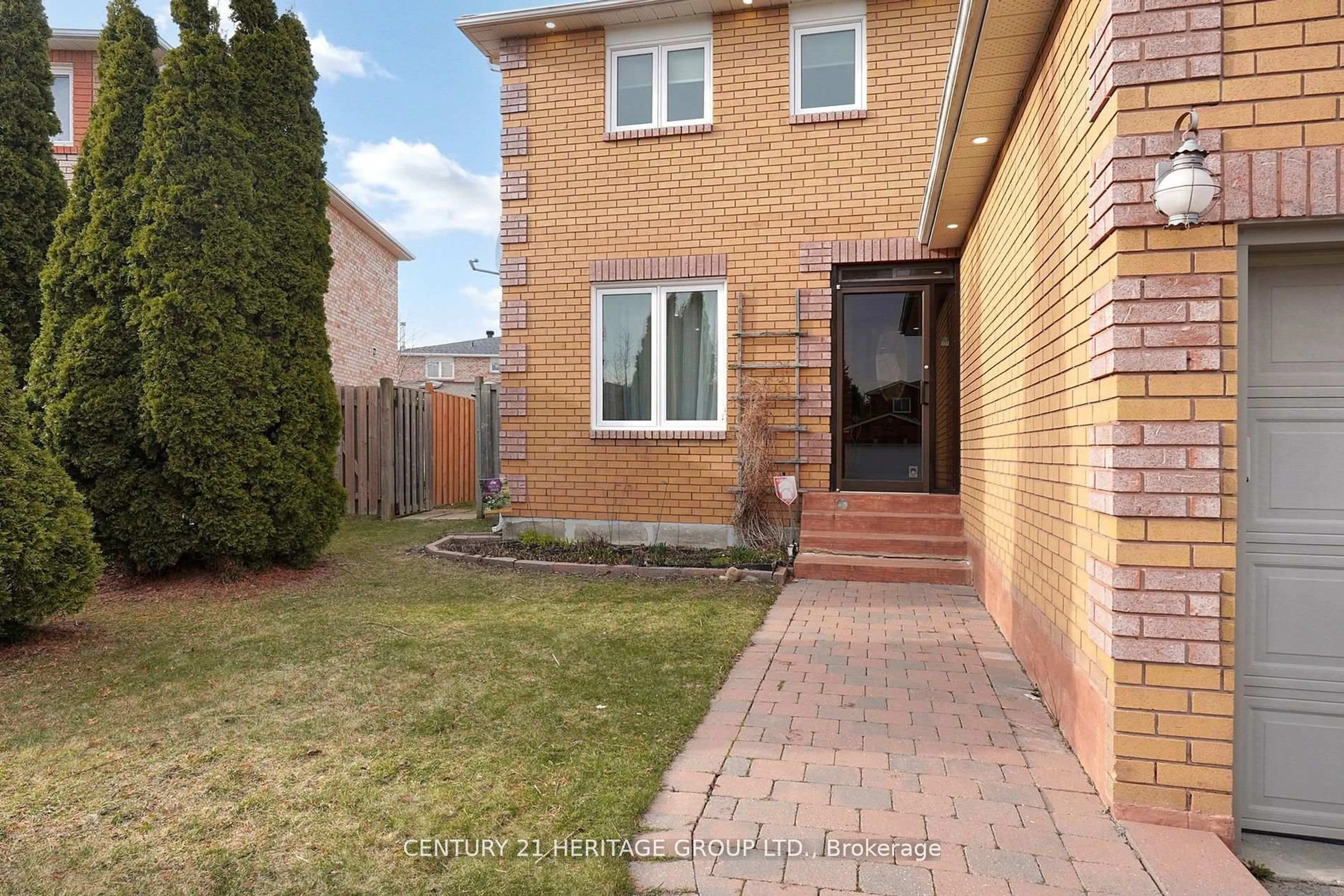 Home with brick exterior material, street for 5 Mandel Cres, Richmond Hill Ontario L4C 9Z7
