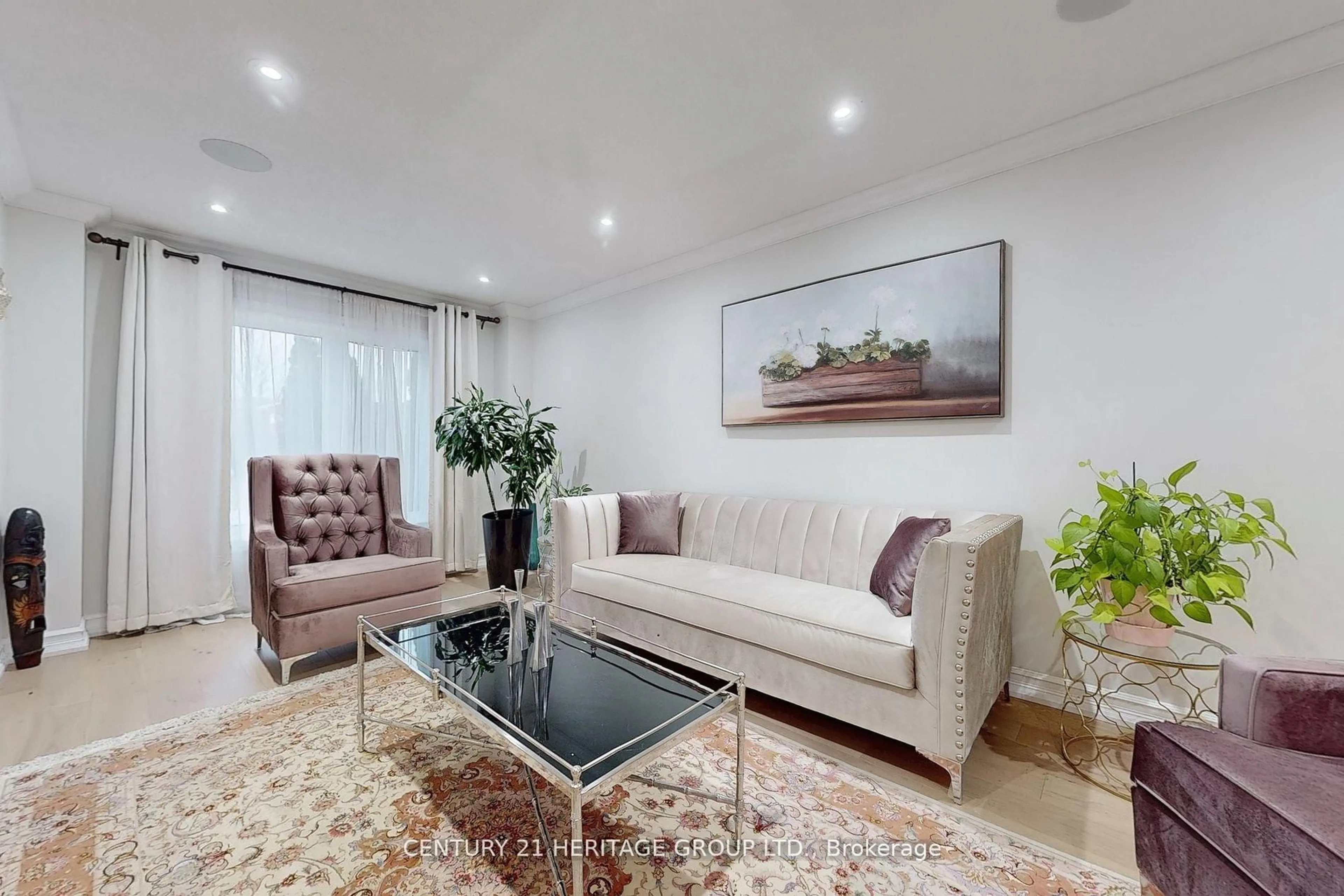 Living room with furniture, unknown for 5 Mandel Cres, Richmond Hill Ontario L4C 9Z7