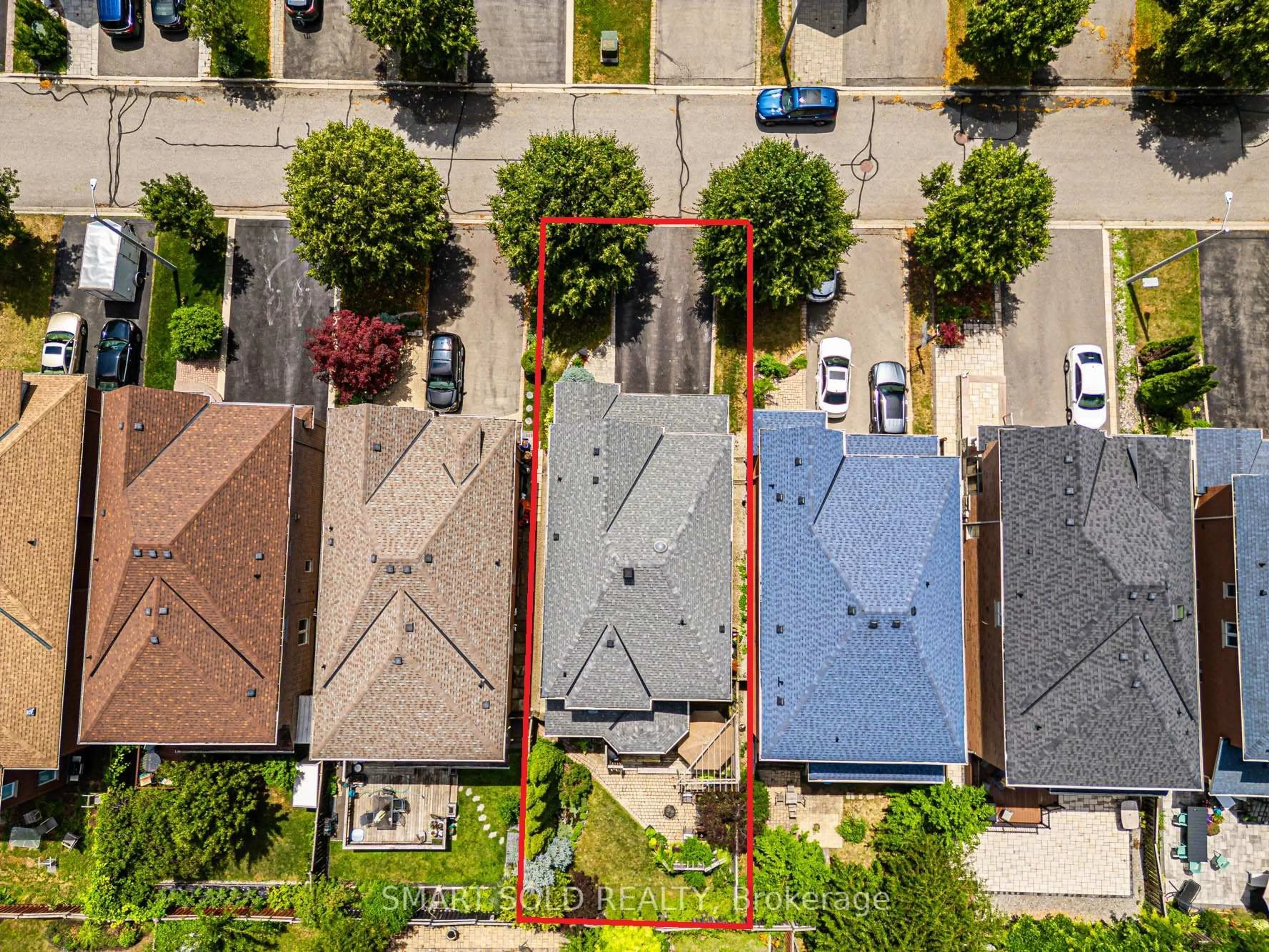 A pic from outside/outdoor area/front of a property/back of a property/a pic from drone, street for 66 RAVEL Dr, Vaughan Ontario L4J 8Z3
