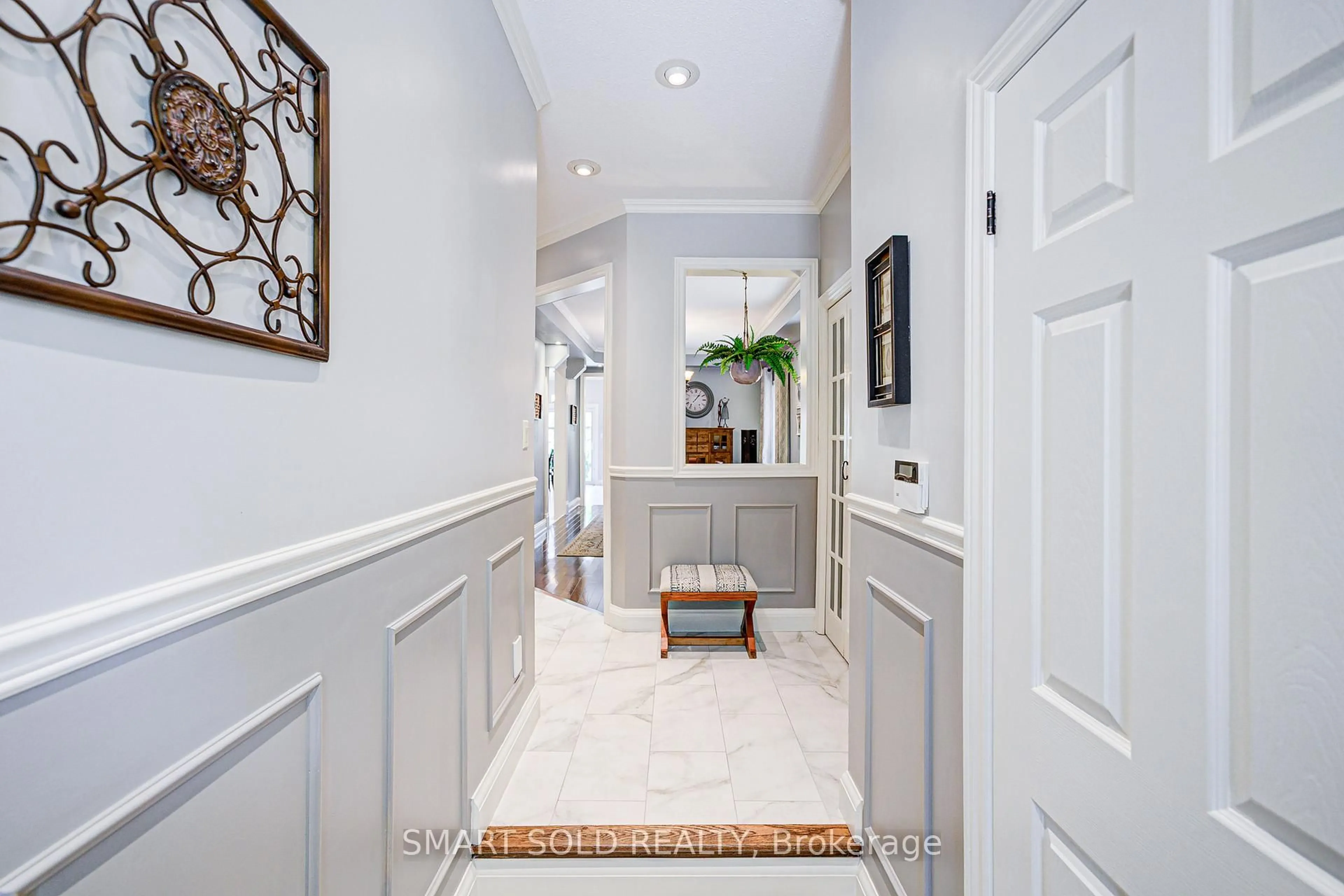 Indoor entryway for 66 RAVEL Dr, Vaughan Ontario L4J 8Z3