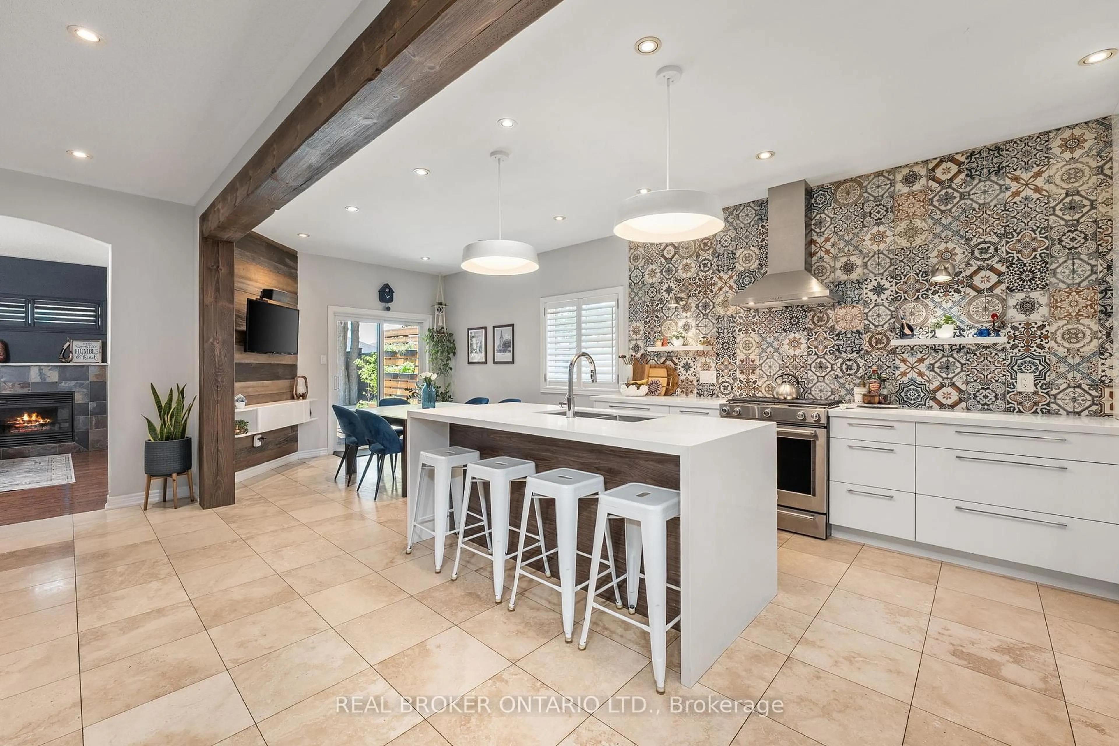 Contemporary kitchen, ceramic/tile floor for 139 Metcalfe Dr, Bradford West Gwillimbury Ontario L3Z 3J2