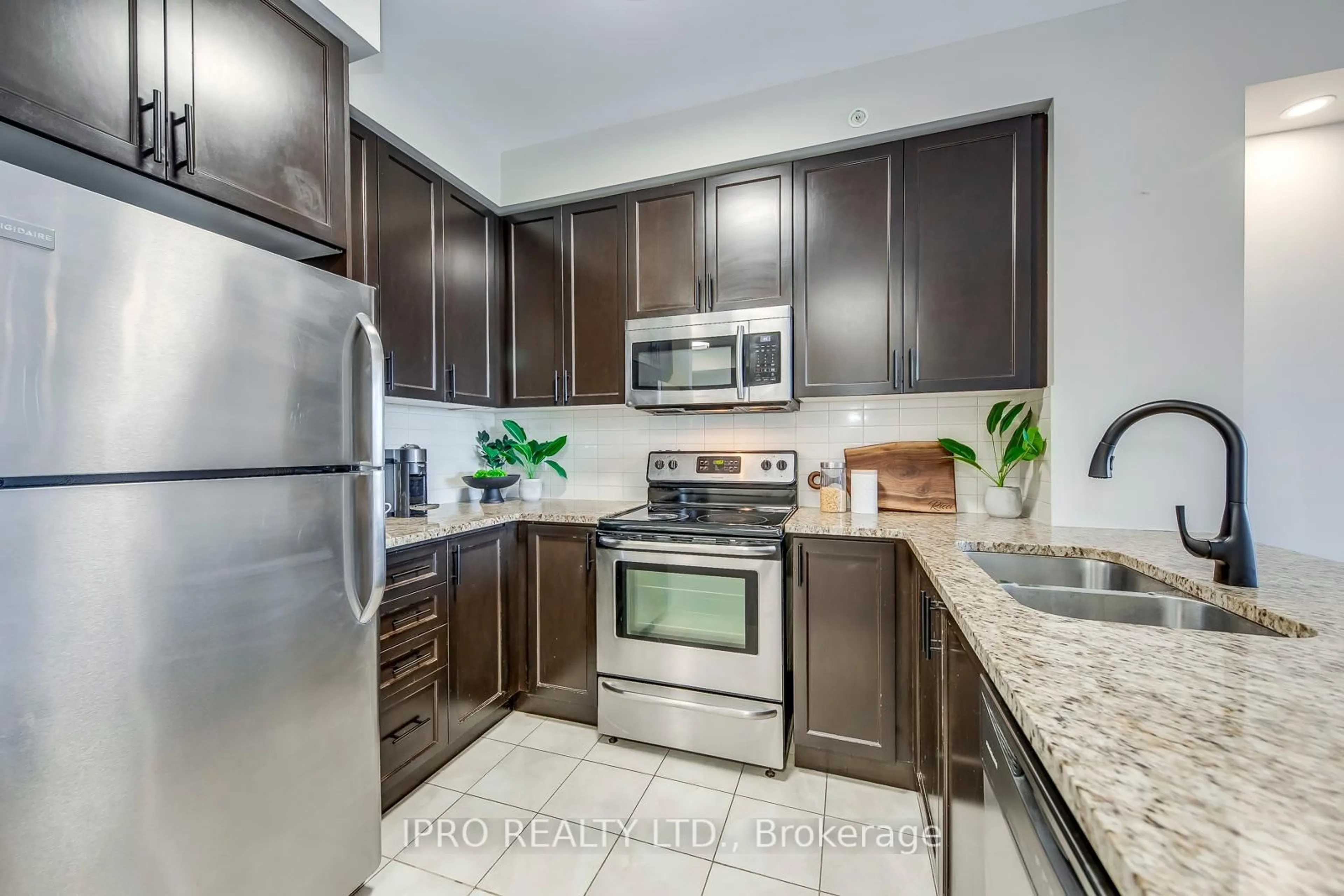 Standard kitchen, unknown for 9255 Jane St #804, Vaughan Ontario L6A 0K1