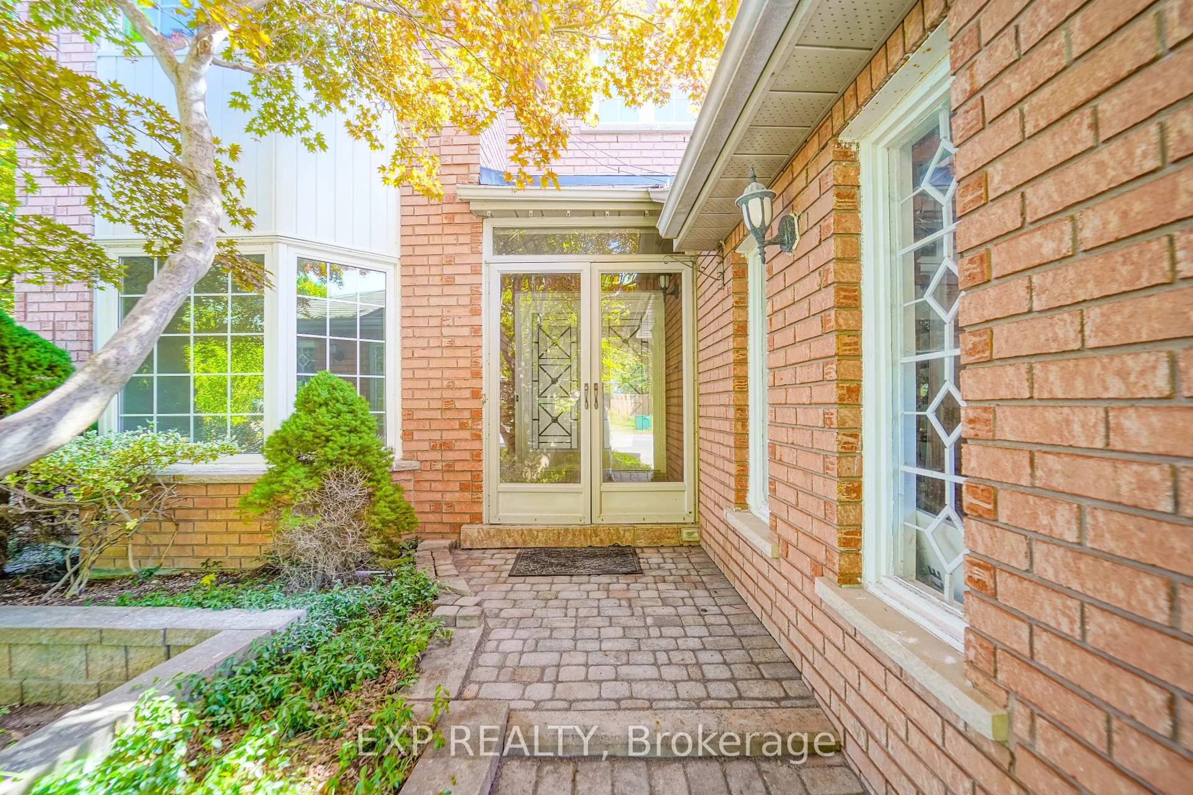 Home with brick exterior material, street for 195 Savage Rd, Newmarket Ontario L3X 1R6