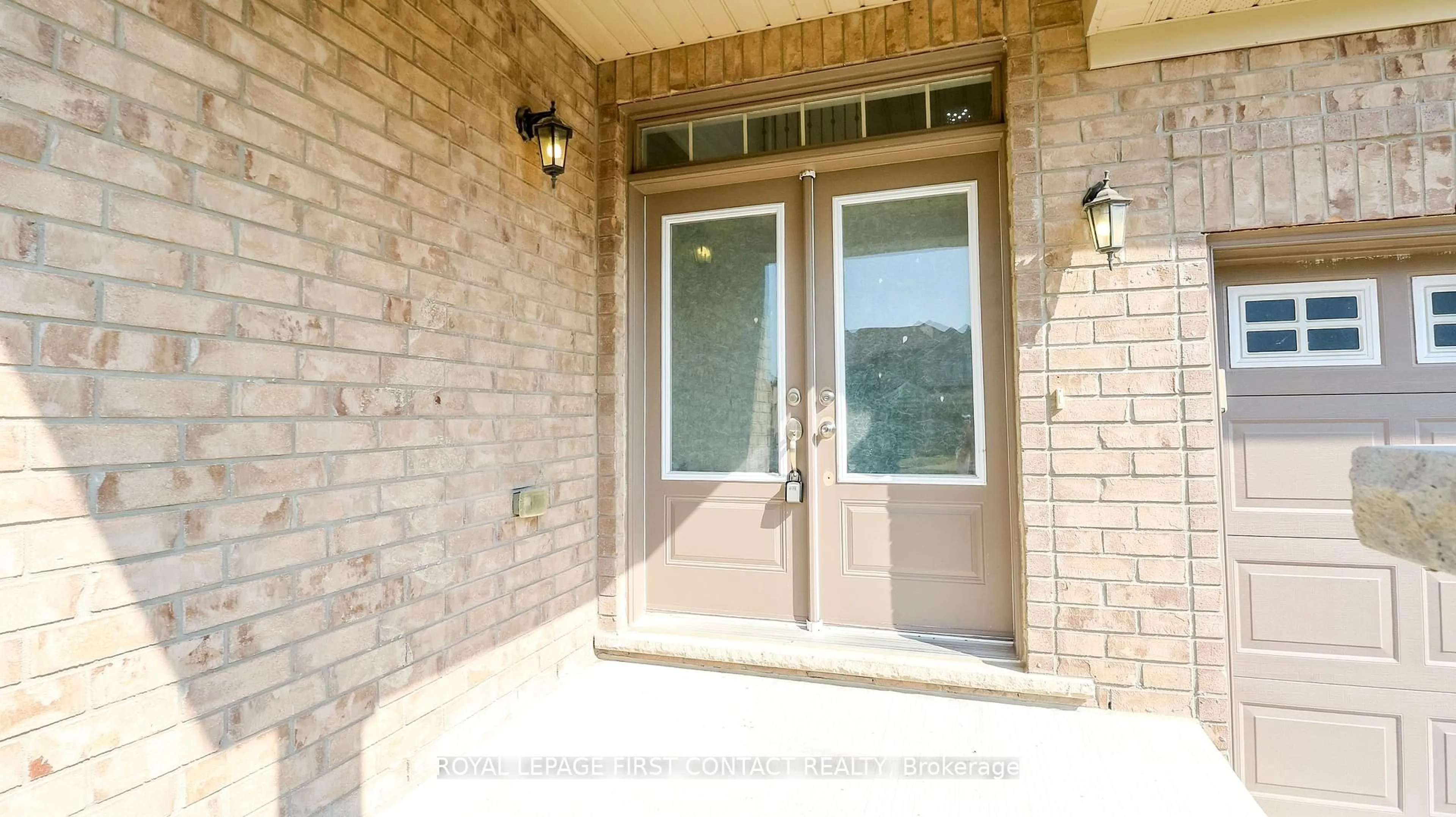 Indoor entryway for 14 W Dykie Crt, Bradford West Gwillimbury Ontario L3Z 0Y1