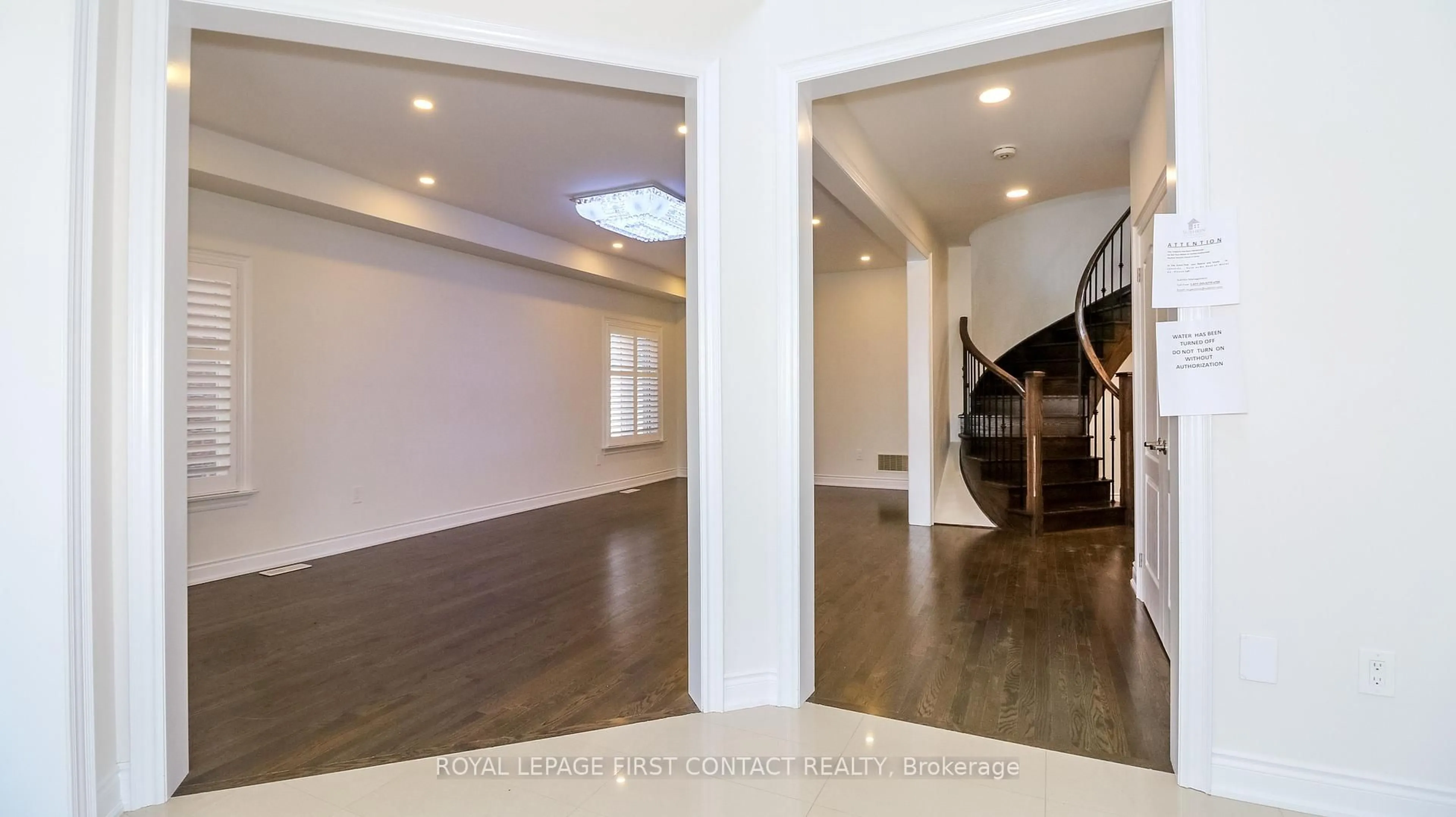 Indoor foyer for 14 W Dykie Crt, Bradford West Gwillimbury Ontario L3Z 0Y1