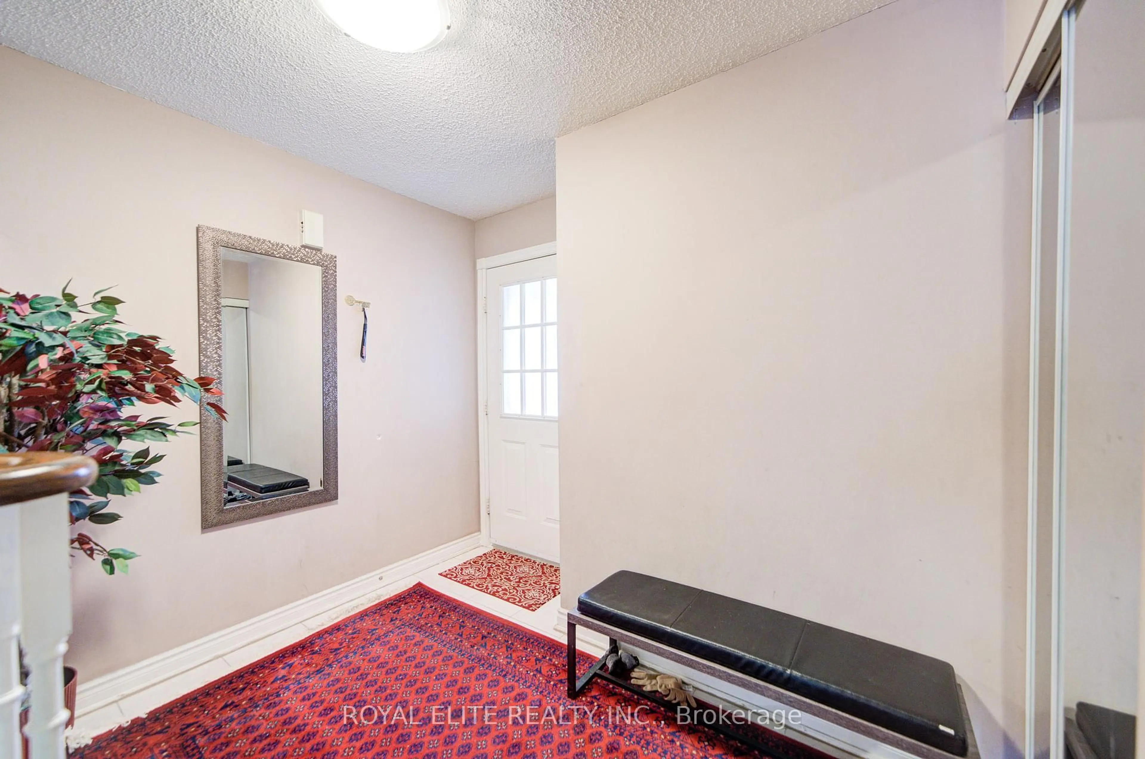 Indoor entryway for 72 Stella Dr, Markham Ontario L3S 4G8