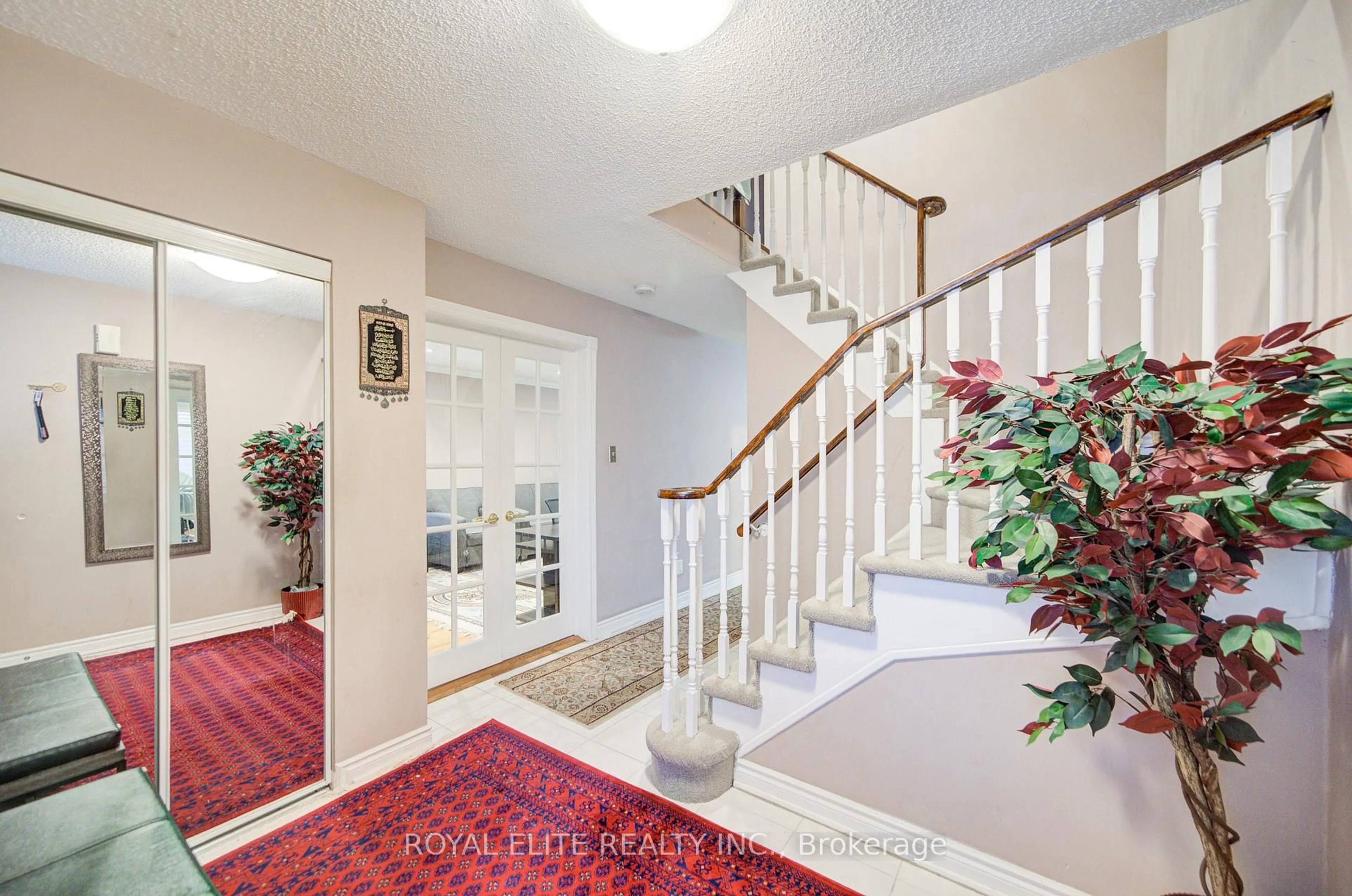 Indoor foyer for 72 Stella Dr, Markham Ontario L3S 4G8