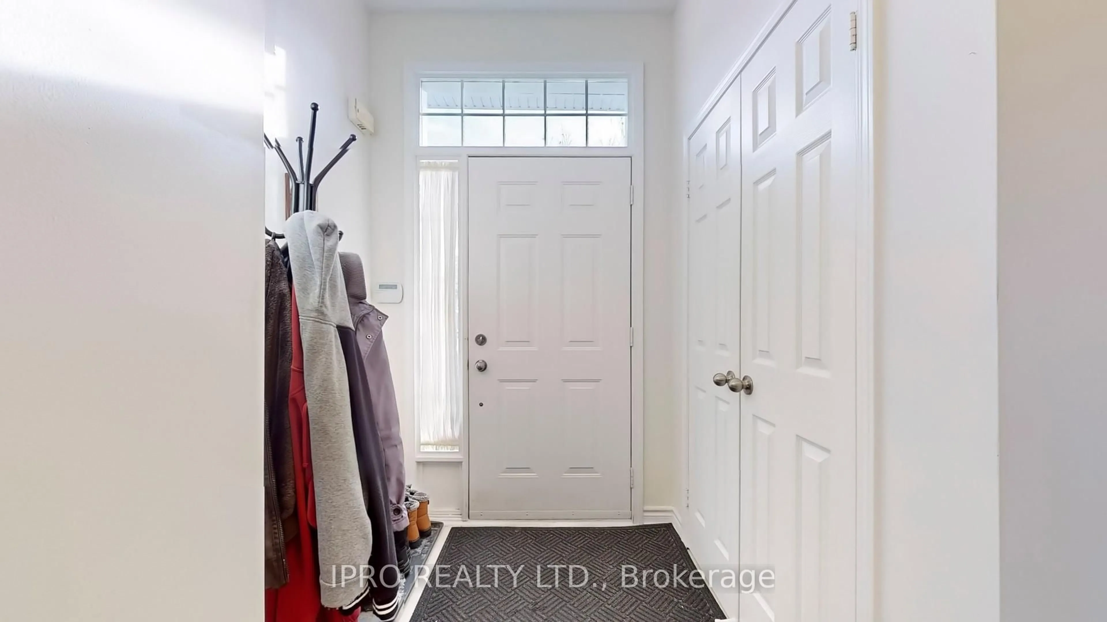 Indoor entryway for 30 Village Green Lane, Bradford West Gwillimbury Ontario L3Z 3E7