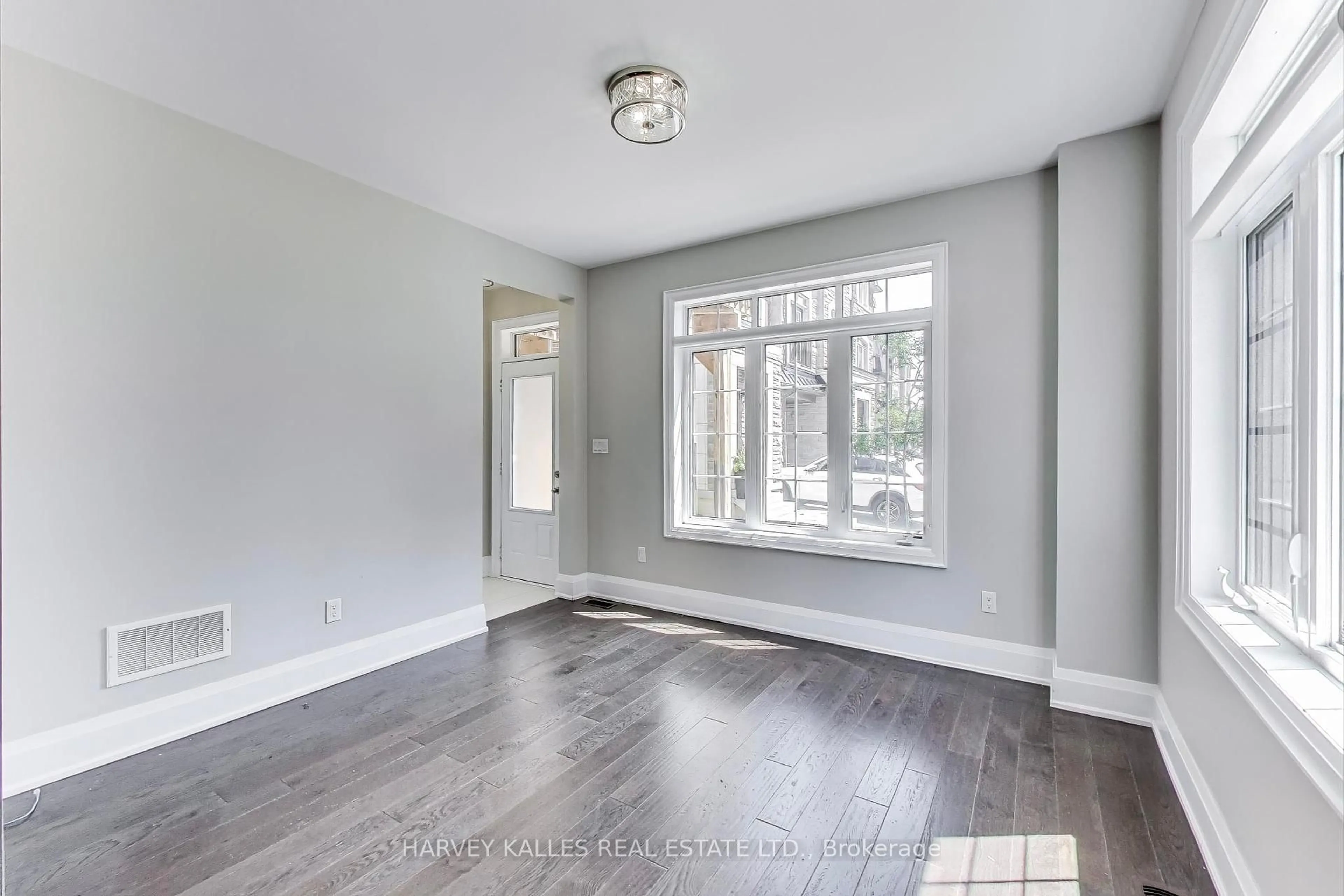 Indoor entryway for 37 Ingleside St, Vaughan Ontario L4L 0H9