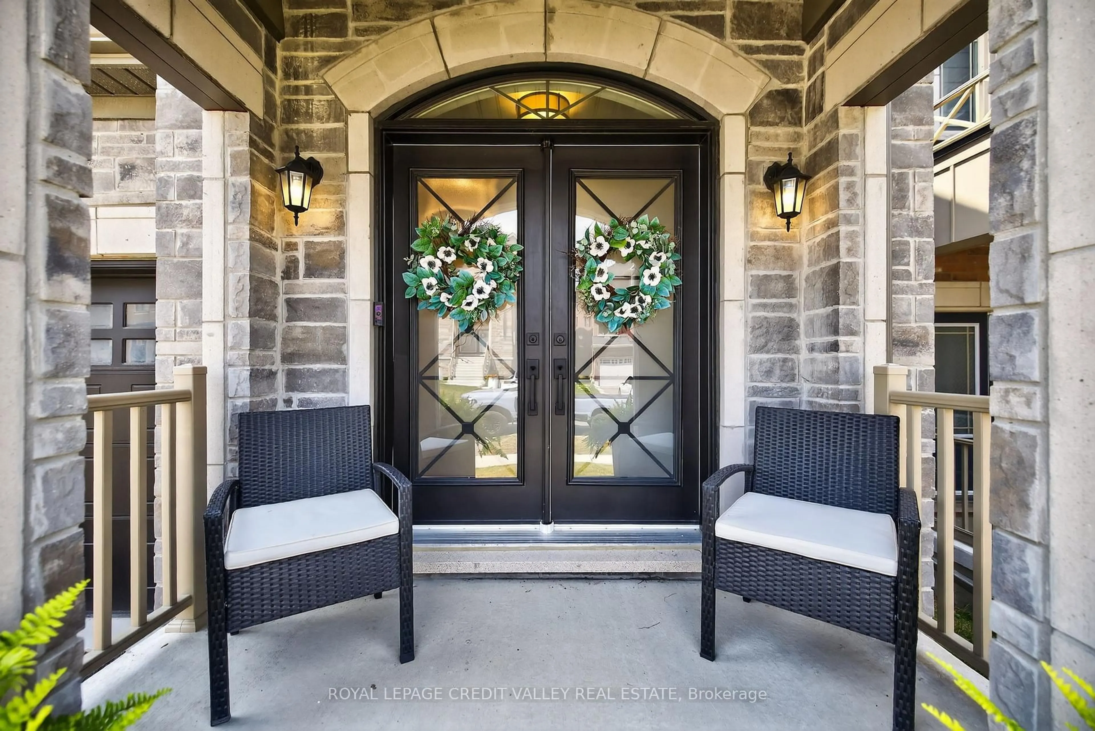 Indoor entryway for 29 Janes Cres, New Tecumseth Ontario L9R 0T2