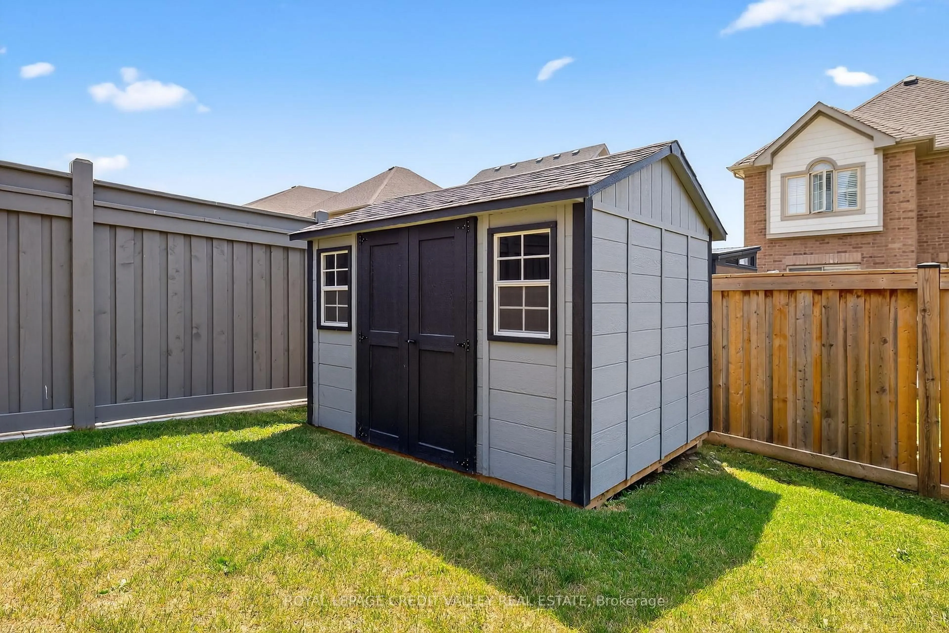 Shed for 29 Janes Cres, New Tecumseth Ontario L9R 0T2