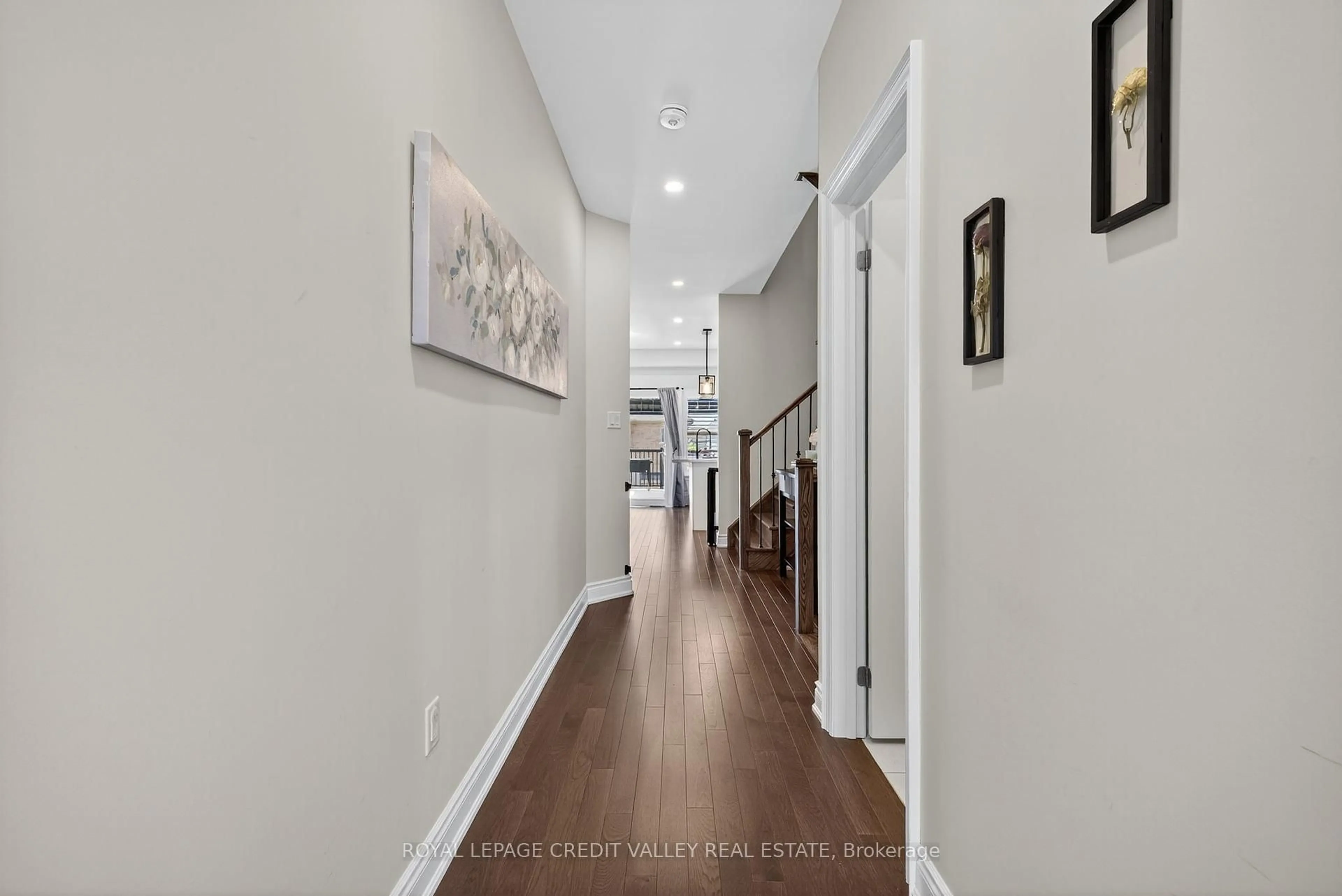 Indoor entryway for 29 Janes Cres, New Tecumseth Ontario L9R 0T2