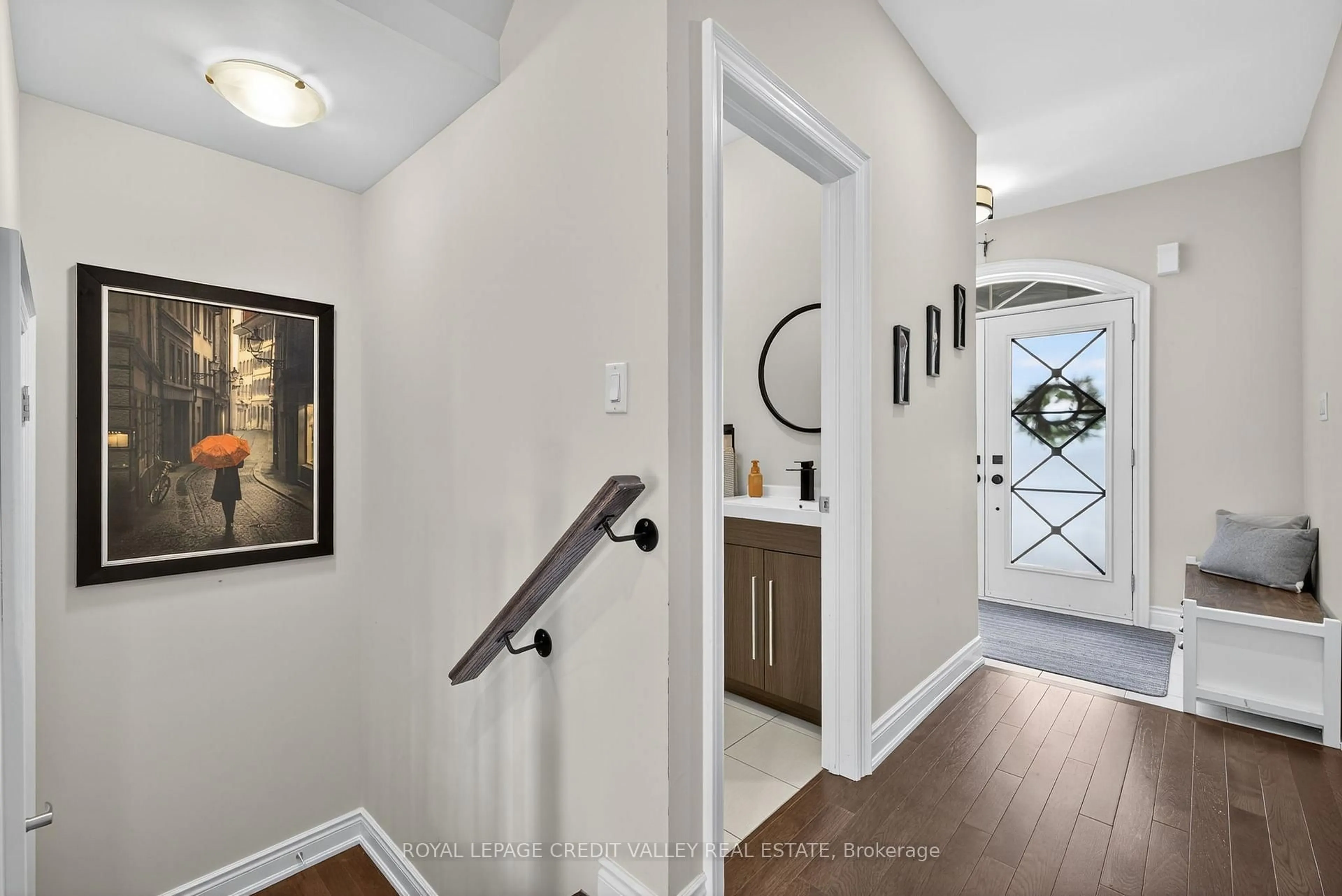 Indoor entryway for 29 Janes Cres, New Tecumseth Ontario L9R 0T2