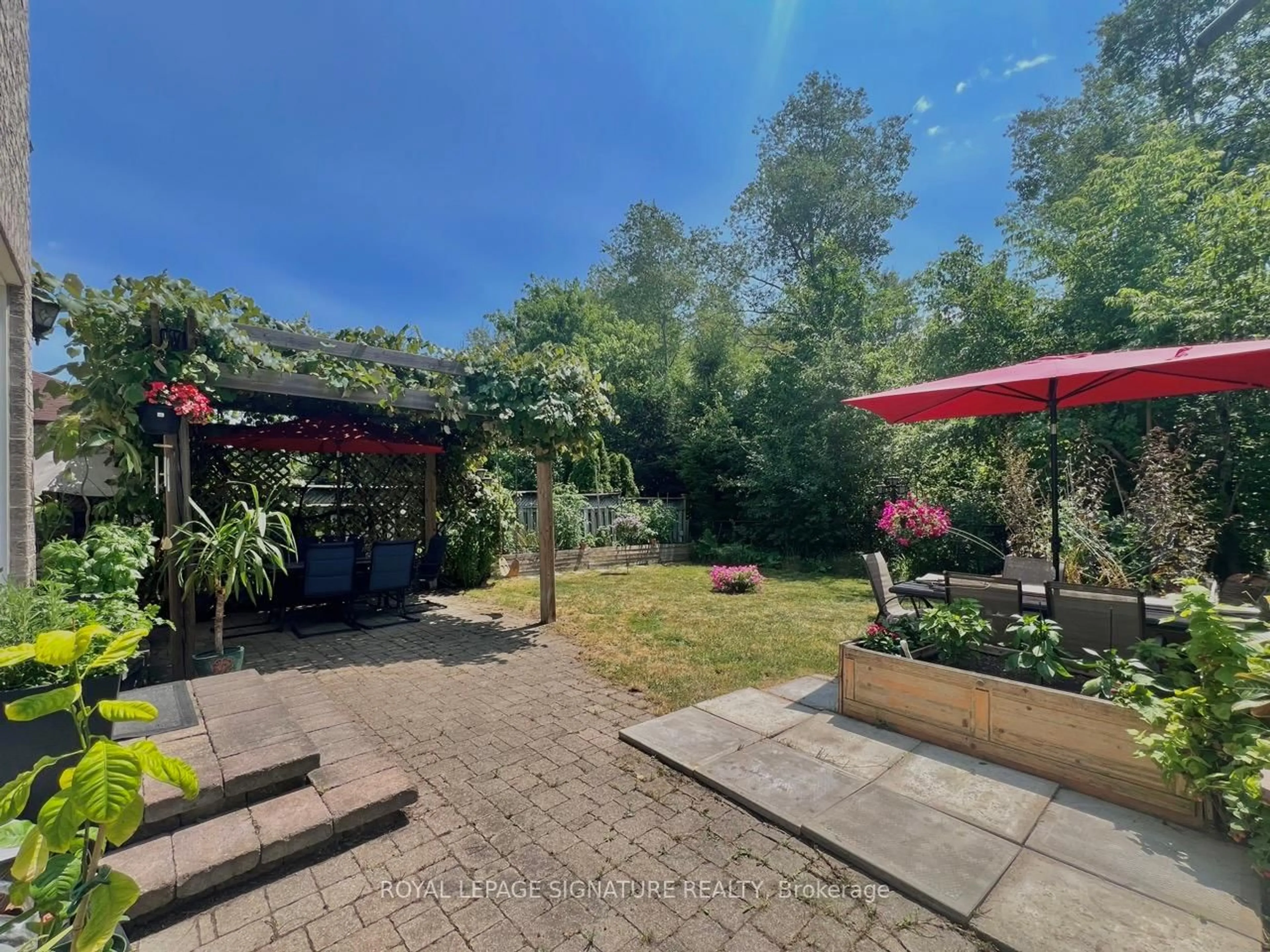 Patio, unknown for 133 Humberland Dr, Richmond Hill Ontario L4E 3Y7