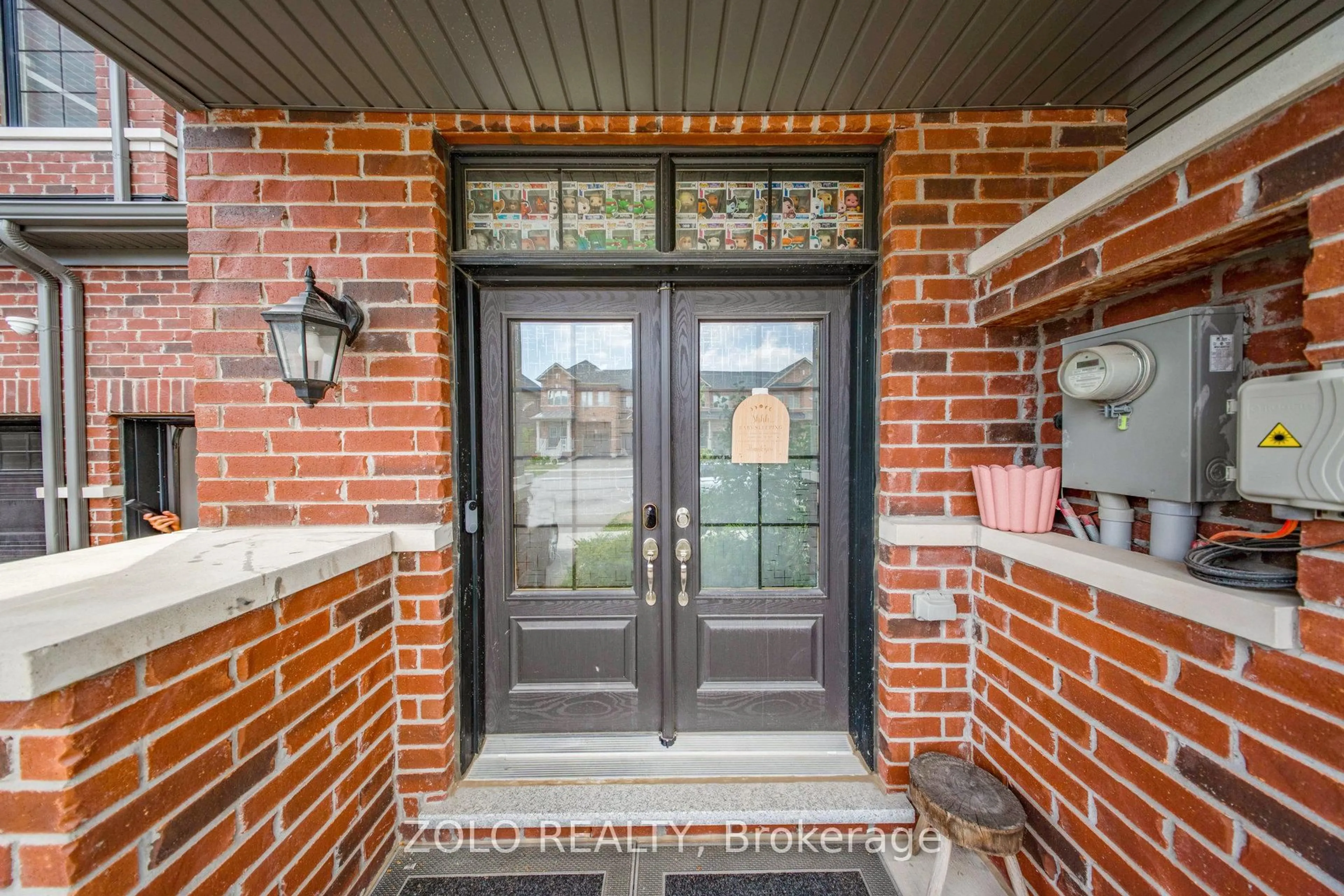 Indoor entryway for 576 Barons St, Vaughan Ontario L4H 5E4