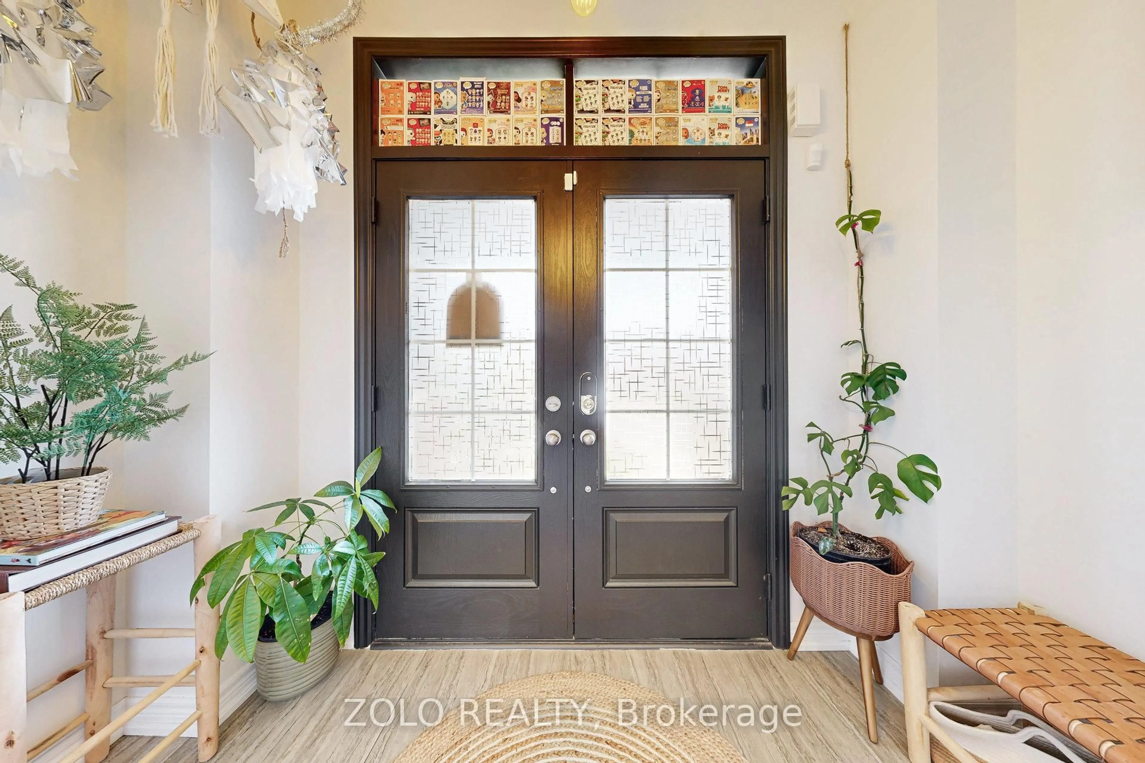 Indoor entryway for 576 Barons St, Vaughan Ontario L4H 5E4